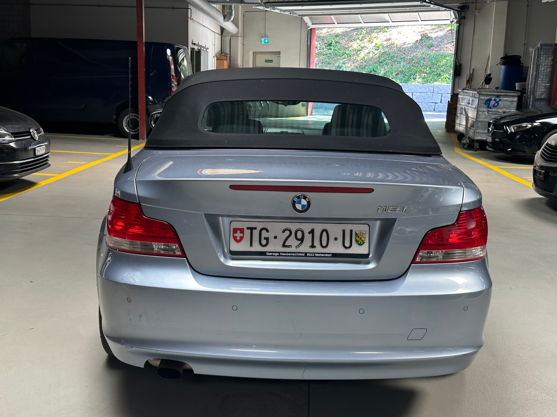 BMW 118i Cabrio-image-5