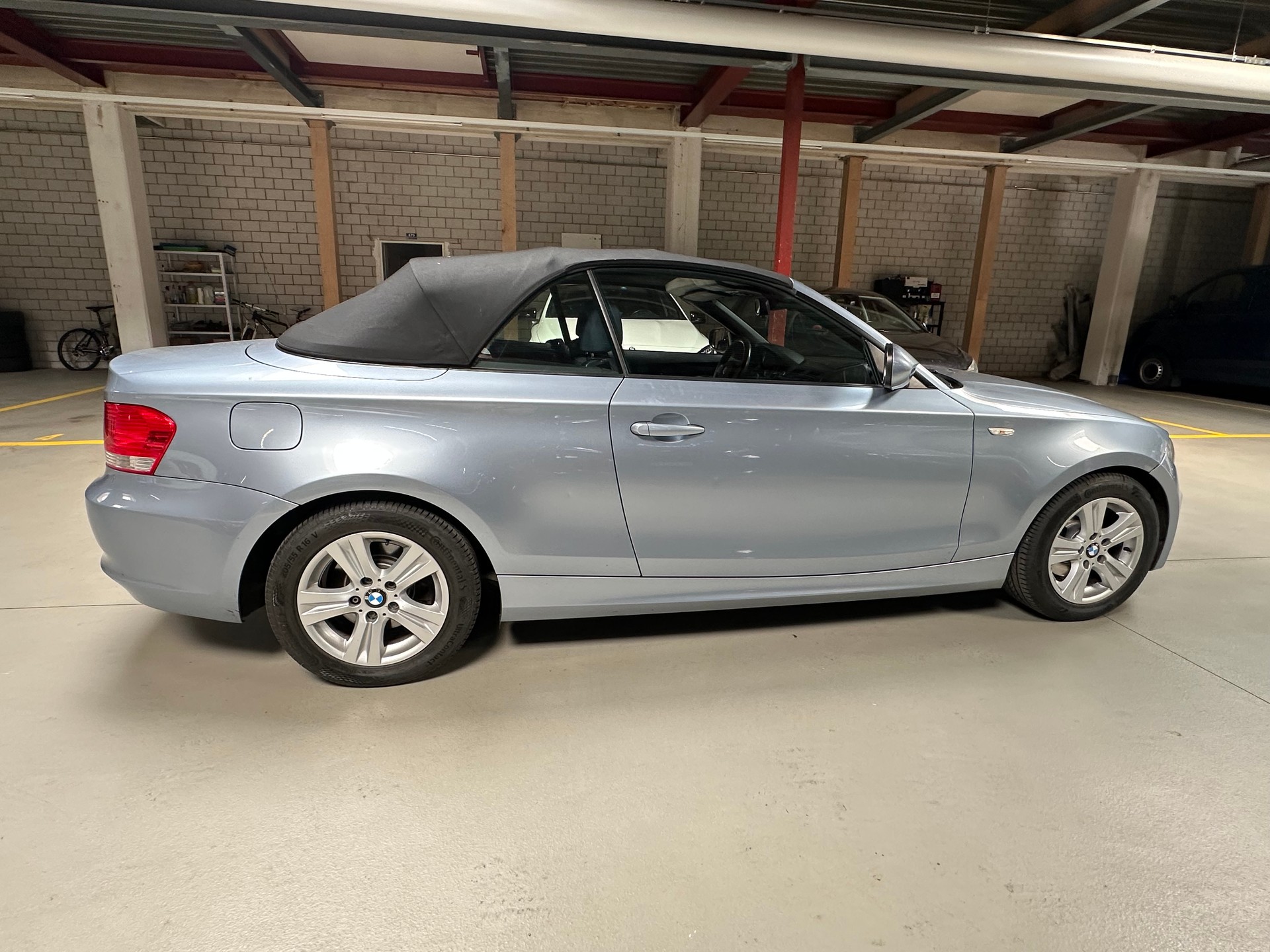 BMW 118i Cabrio-image-3