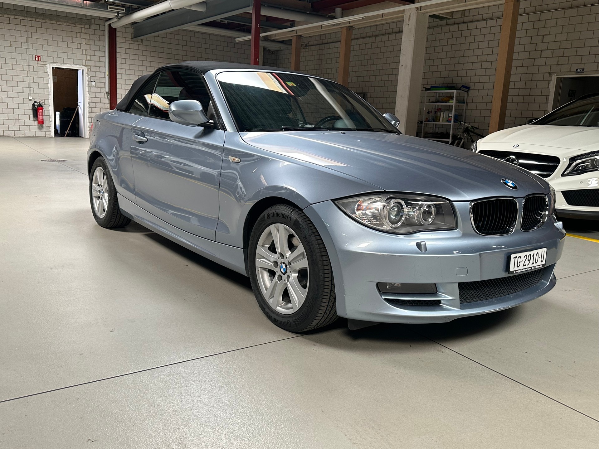 BMW 118i Cabrio-image-2