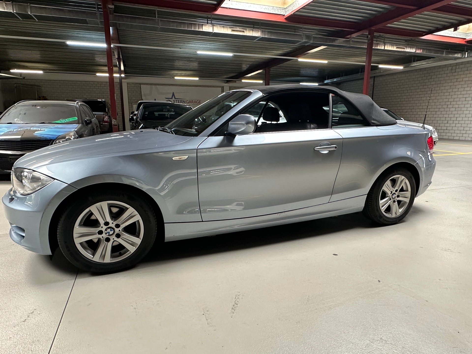 BMW 118i Cabrio-image-1