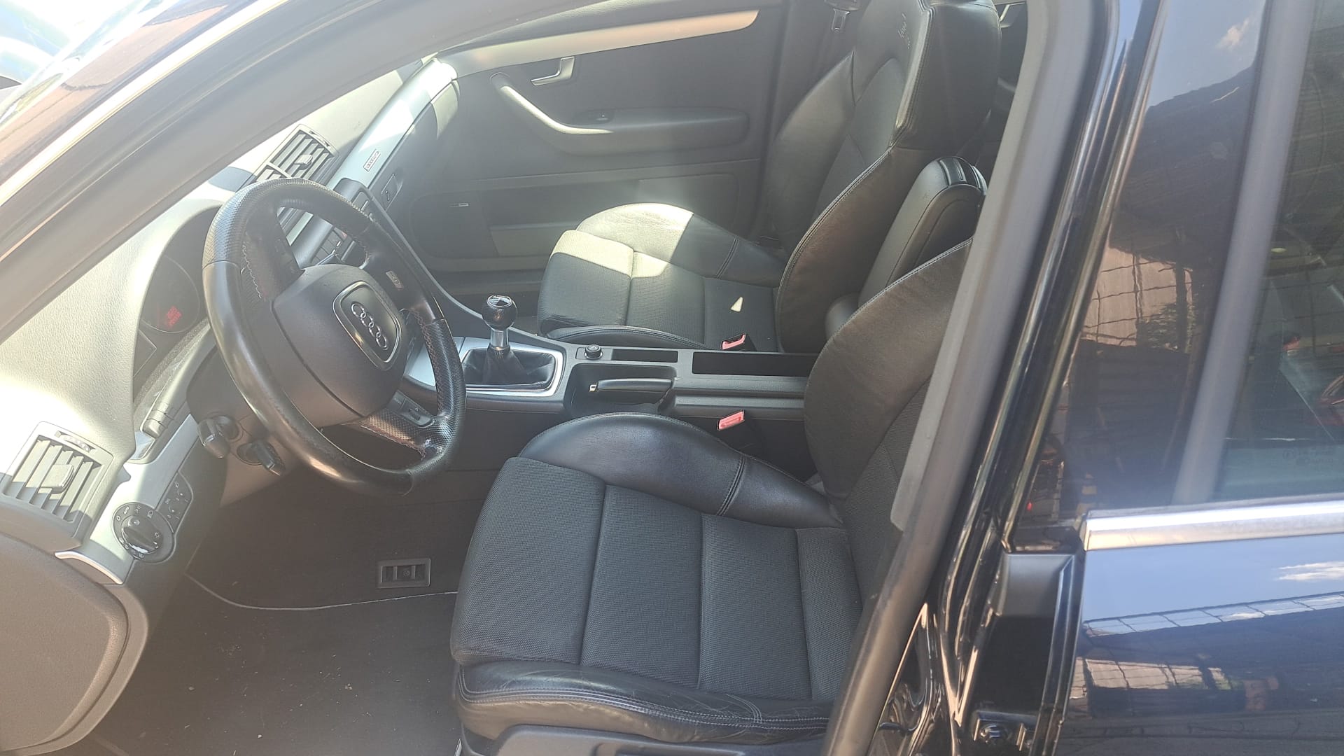 AUDI A4 Limousine 2.0 Turbo FSI quattro-image-7