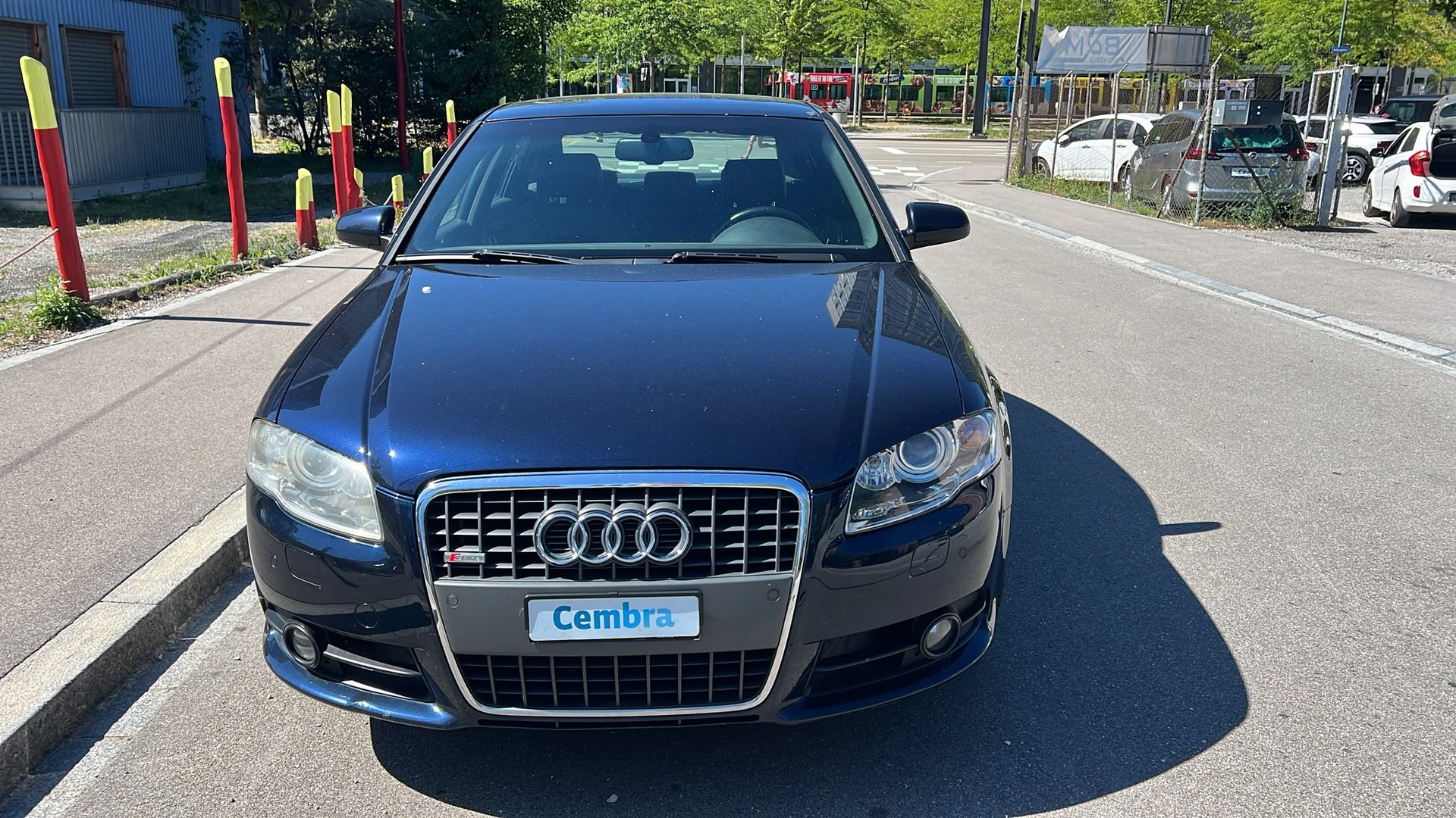 AUDI A4 Limousine 2.0 Turbo FSI quattro-showroom-element-1