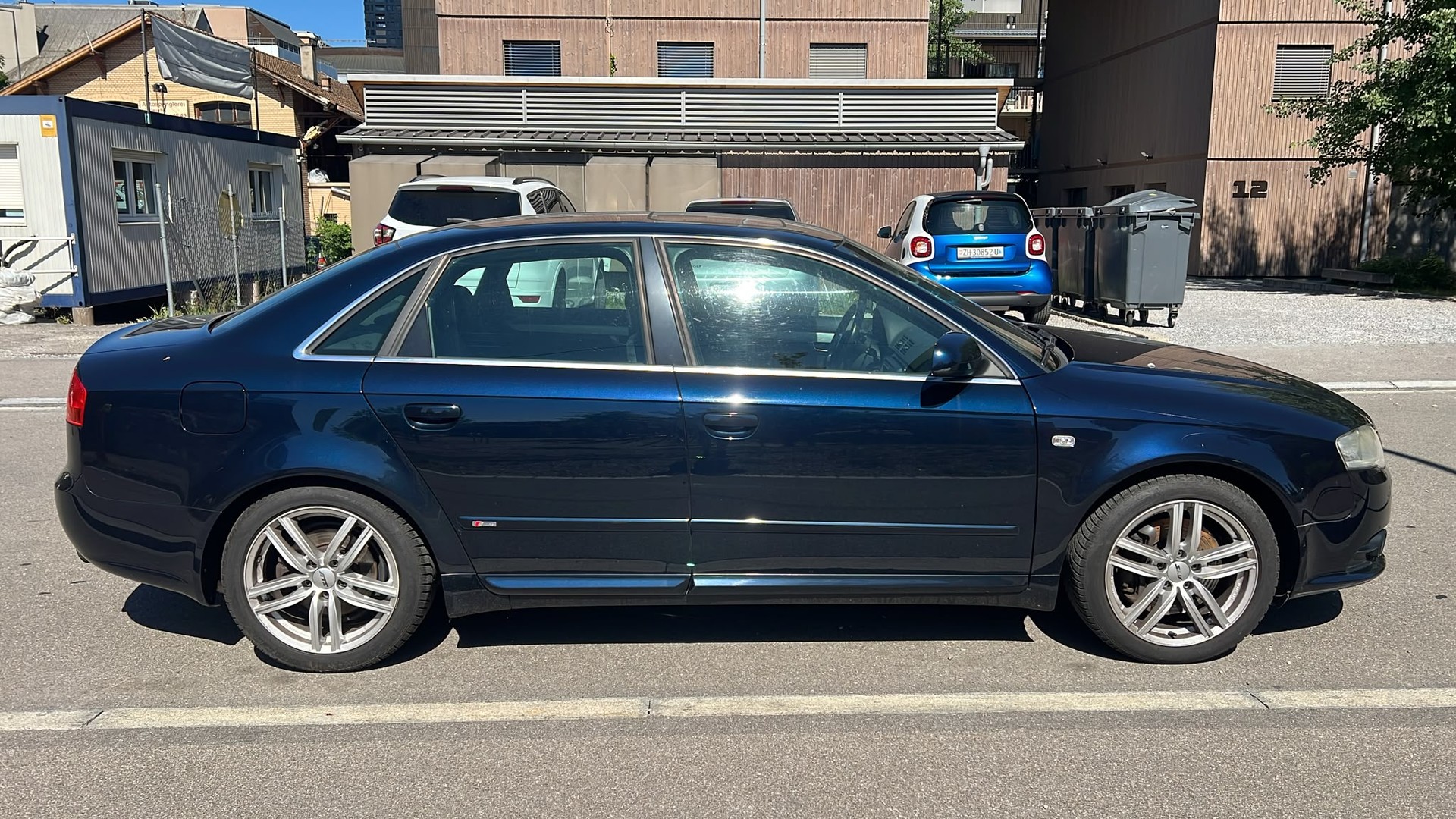 AUDI A4 Limousine 2.0 Turbo FSI quattro-showroom-element-3
