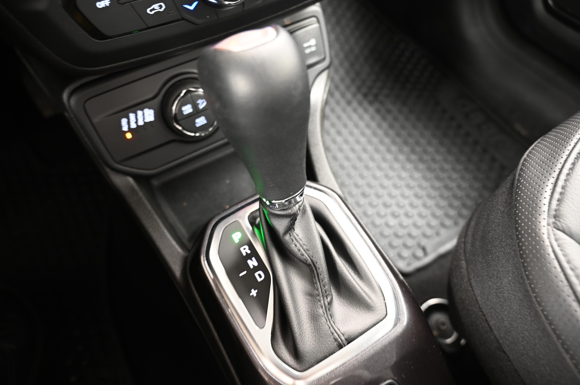 JEEP Renegade 1.3 Limited 4xe-image-15
