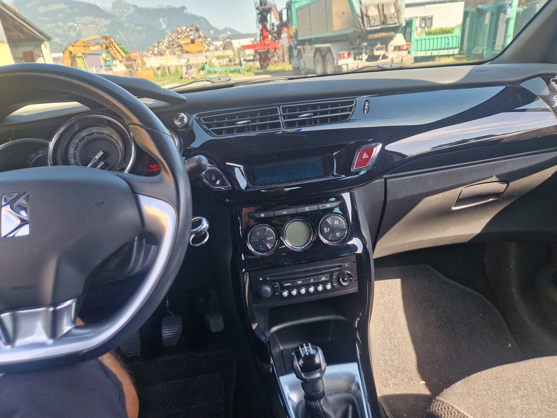 DS AUTOMOBILES DS3 1.6 VTi Ultra Prestige-image-8
