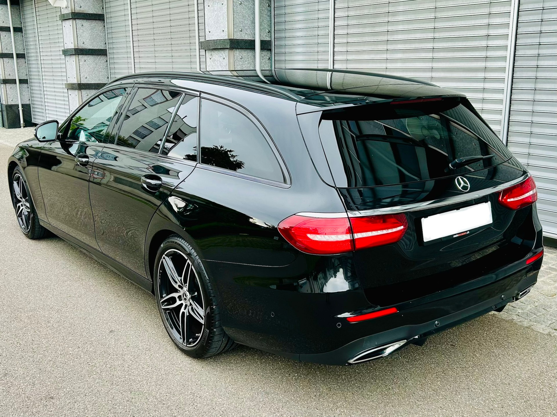 MERCEDES-BENZ E 220 d AMG Line 9G-Tronic-image-5