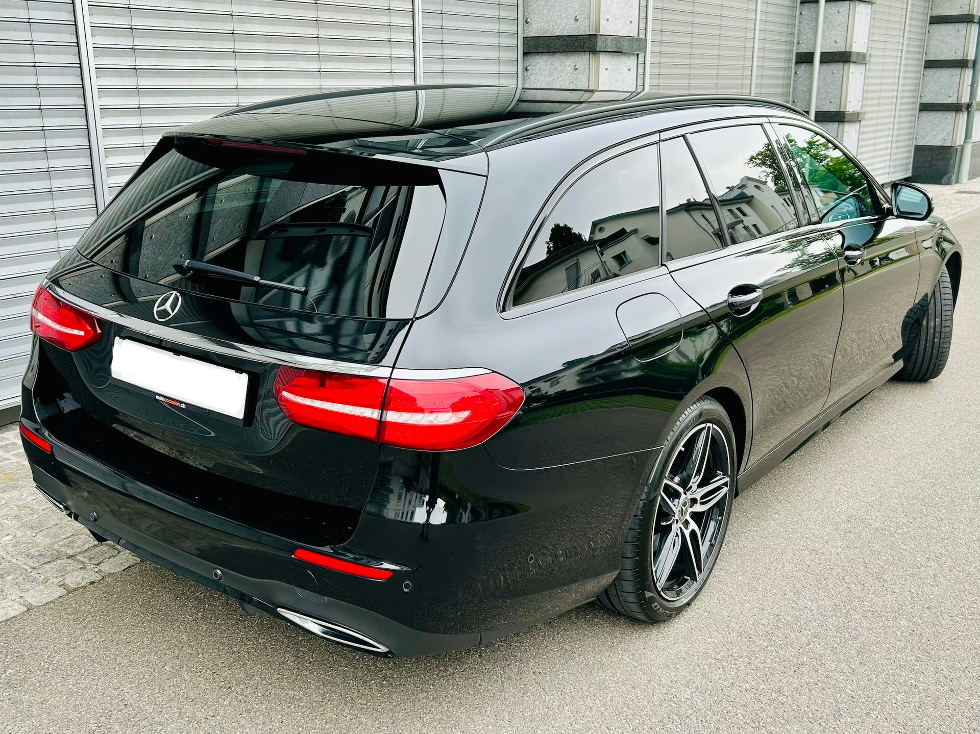 MERCEDES-BENZ E 220 d AMG Line 9G-Tronic-image-9