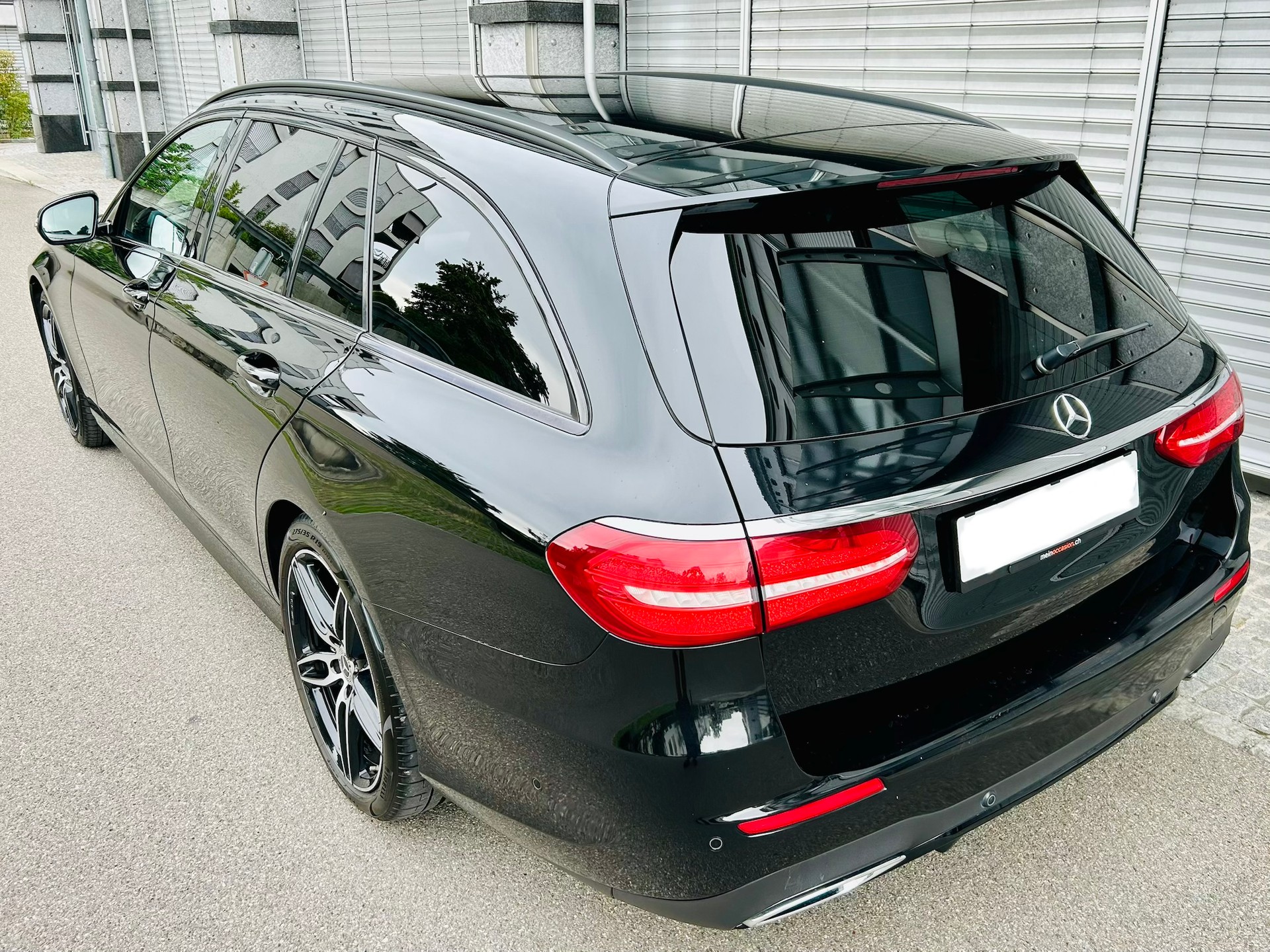 MERCEDES-BENZ E 220 d AMG Line 9G-Tronic-image-6
