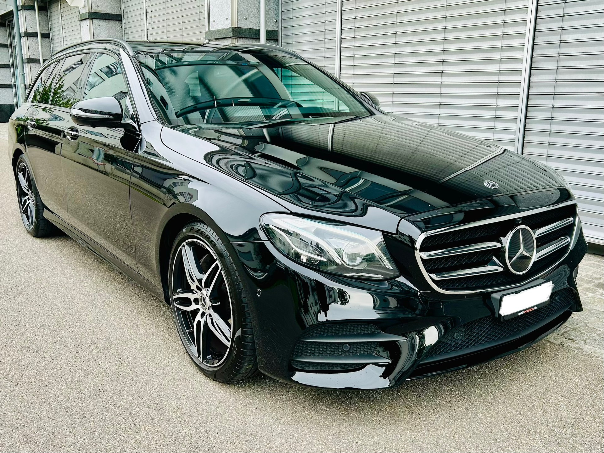 MERCEDES-BENZ E 220 d AMG Line 9G-Tronic-image-14