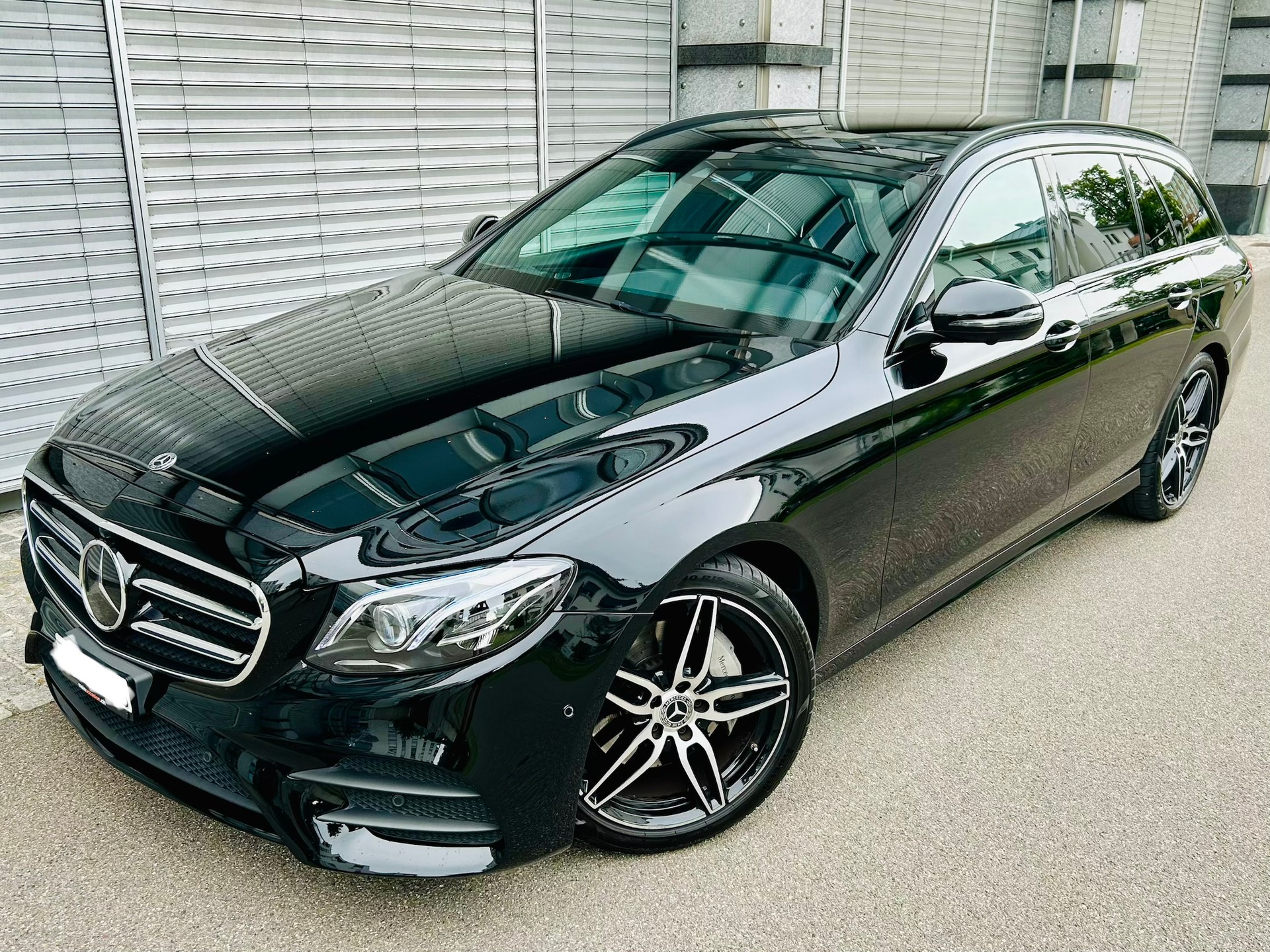 MERCEDES-BENZ E 220 d AMG Line 9G-Tronic-image-3