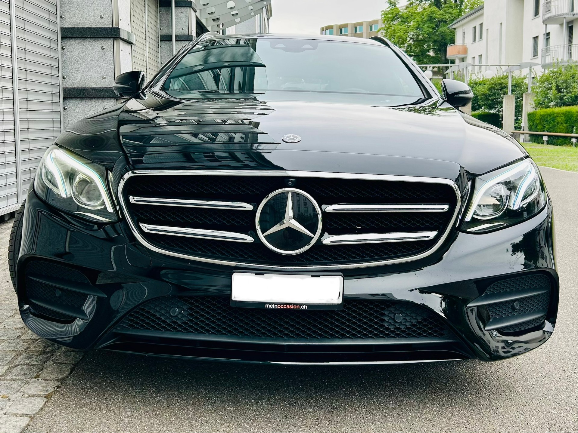 MERCEDES-BENZ E 220 d AMG Line 9G-Tronic-image-2