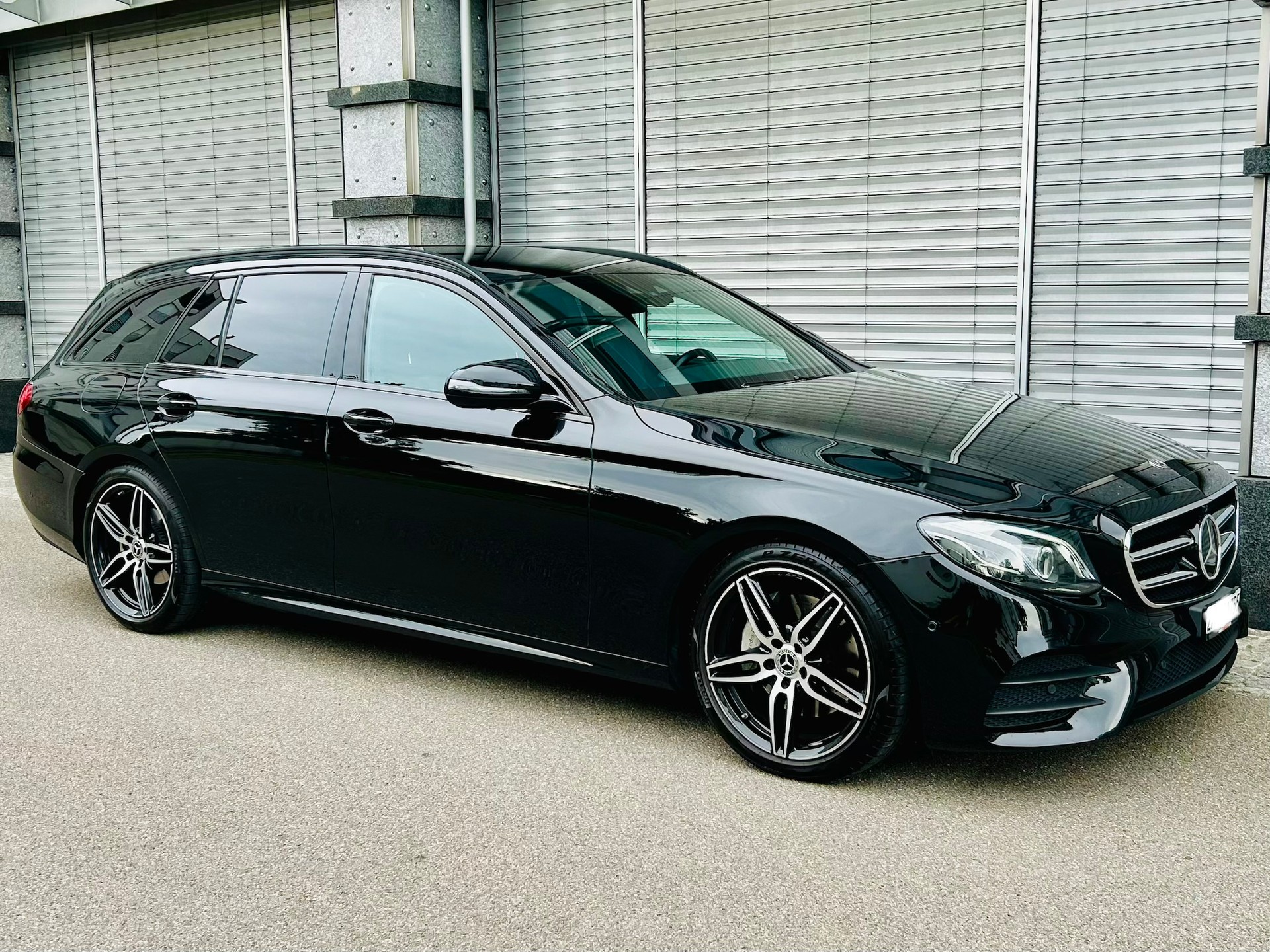 MERCEDES-BENZ E 220 d AMG Line 9G-Tronic-image-15