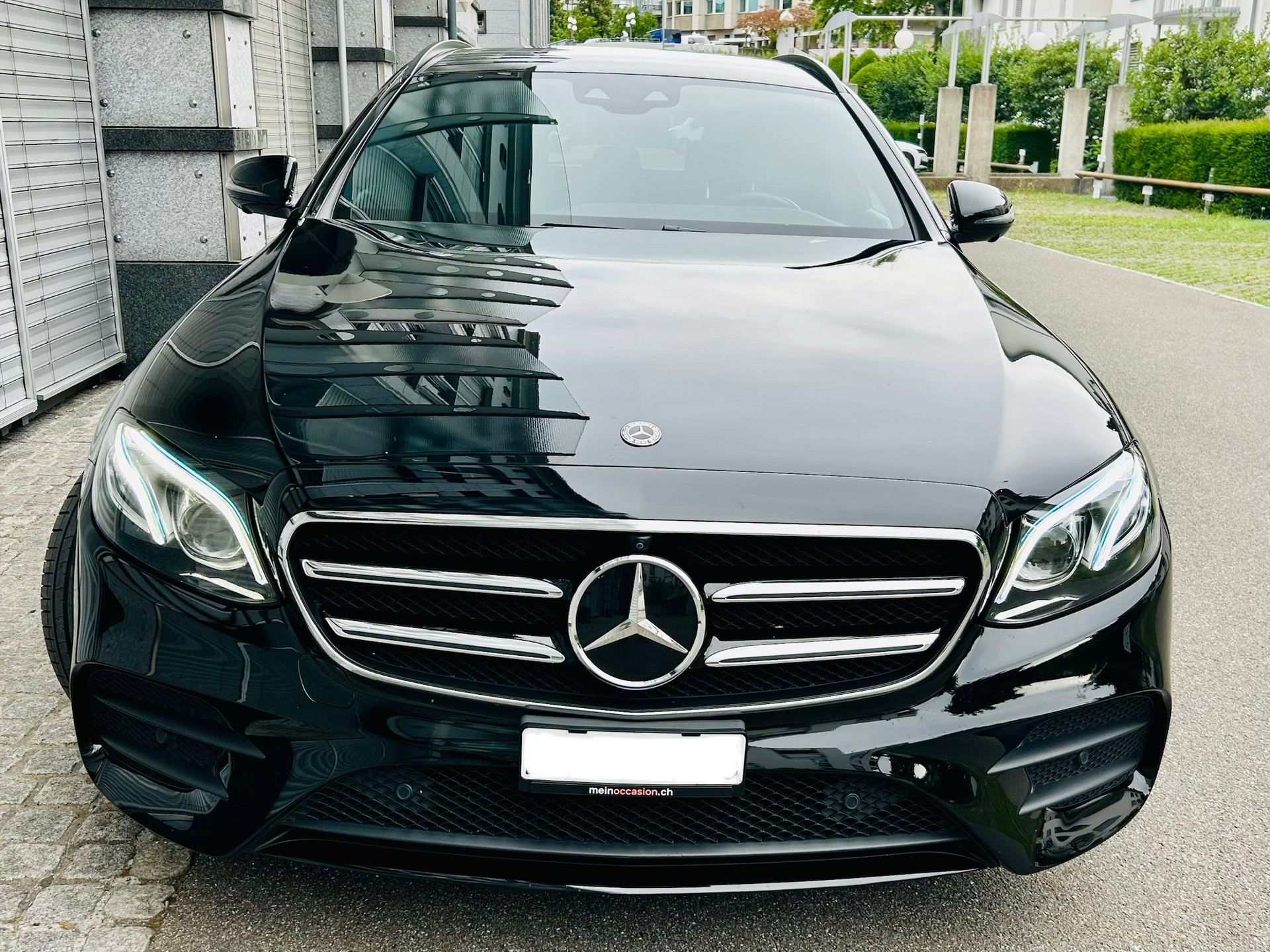 MERCEDES-BENZ E 220 d AMG Line 9G-Tronic-image-1