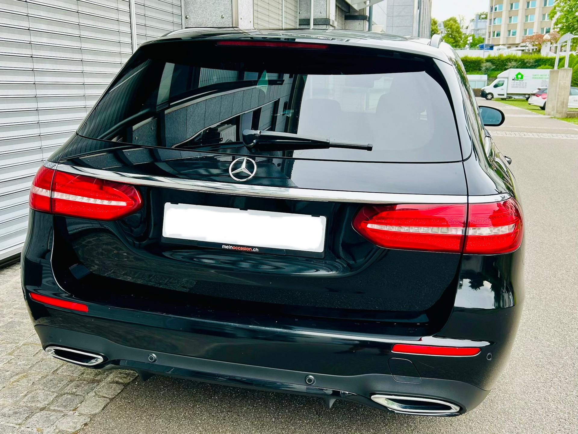 MERCEDES-BENZ E 220 d AMG Line 9G-Tronic-image-10