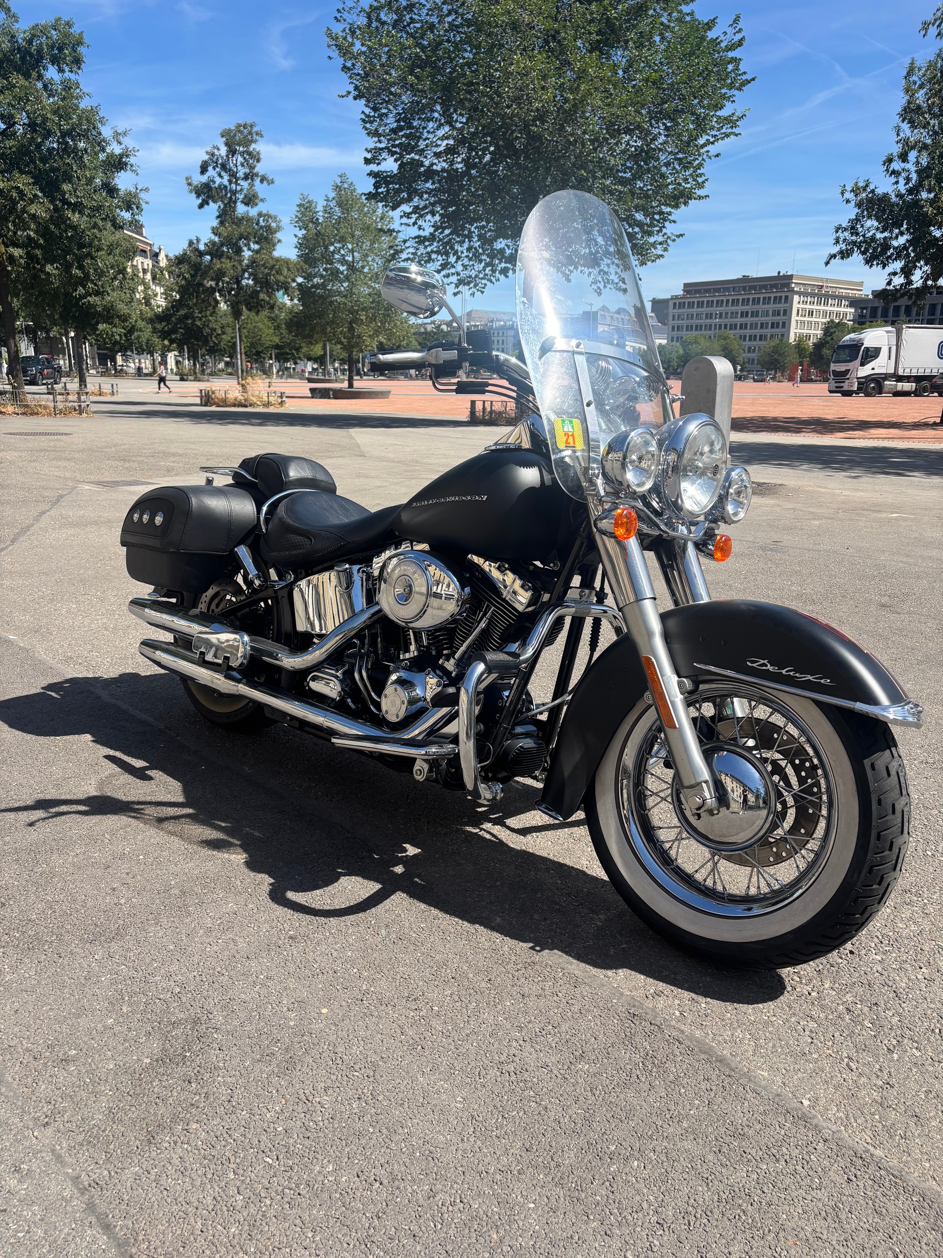 HARLEY-DAVIDSON FLSTNI Softail Deluxe