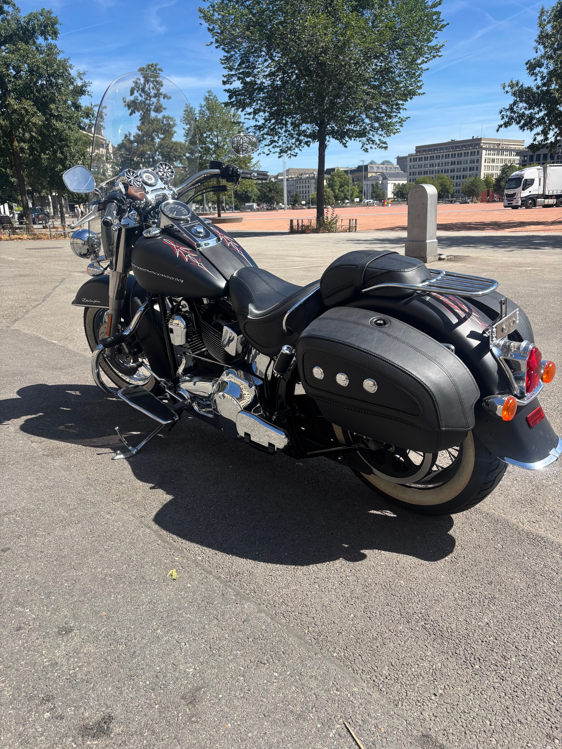 HARLEY-DAVIDSON FLSTNI Softail Deluxe-image-2