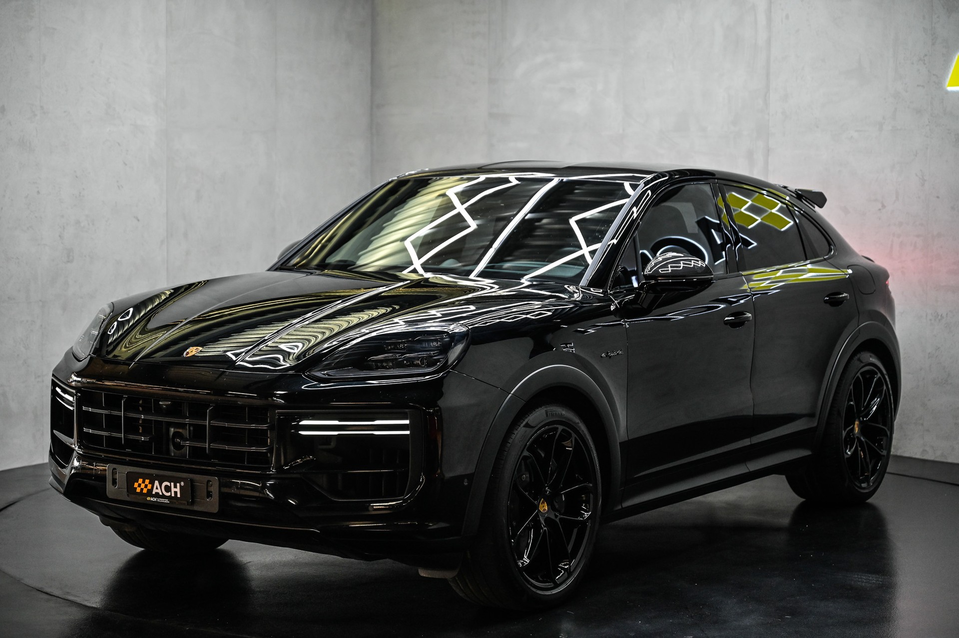 PORSCHE Cayenne Turbo E-Hybrid Coupé mit GT-Paket-image-2