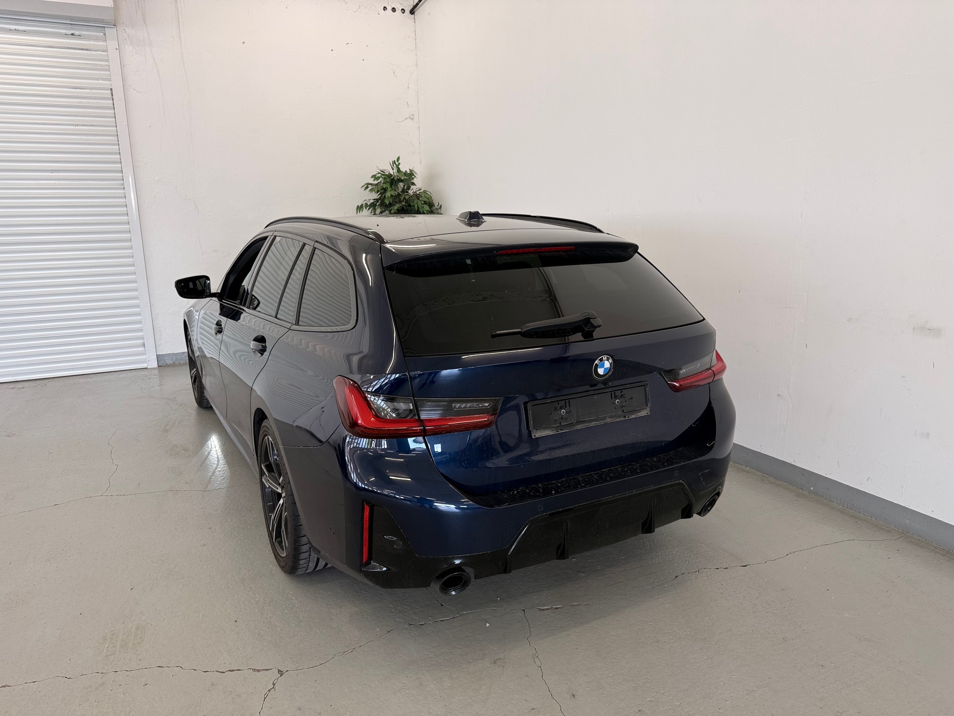 BMW 320d xDrive 48V Touring Steptronic M Sport-image-6