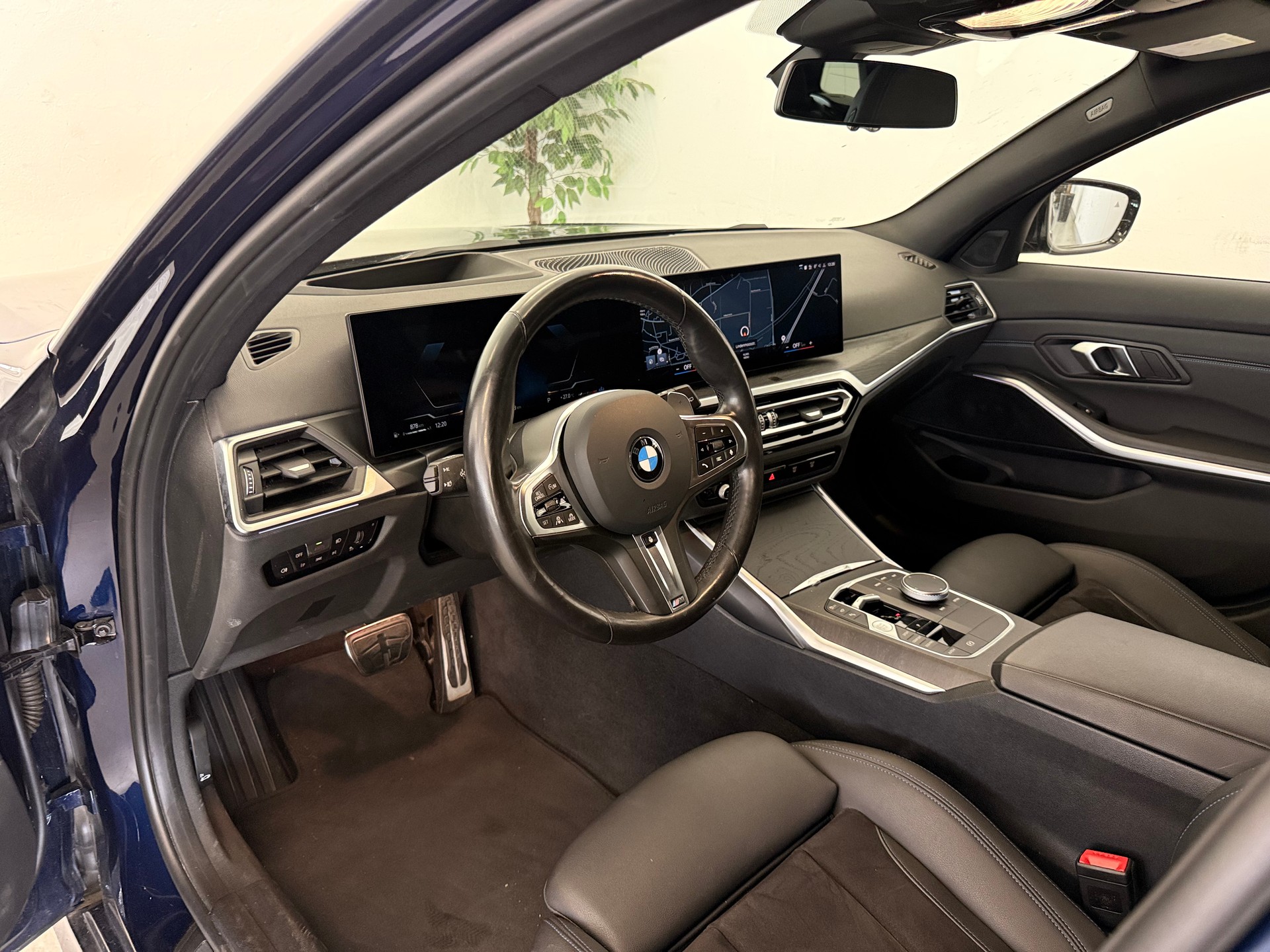BMW 320d xDrive 48V Touring Steptronic M Sport-image-9