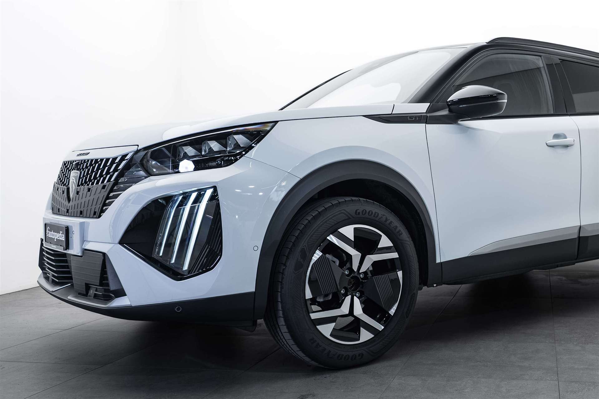PEUGEOT Peugeot 2008 1.2 PureTech GT Automat-showroom-element-1