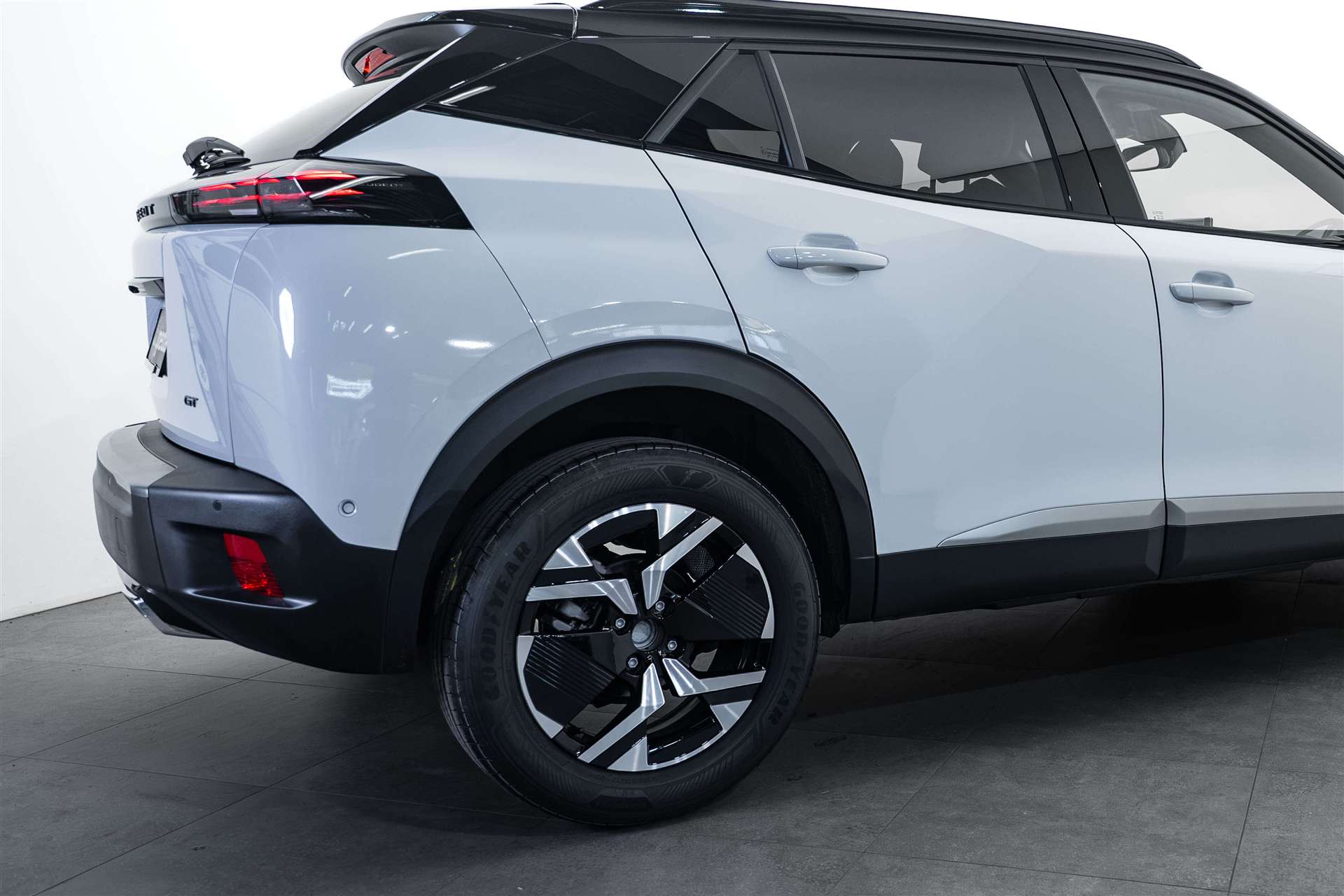 PEUGEOT Peugeot 2008 1.2 PureTech GT Automat-showroom-element-3