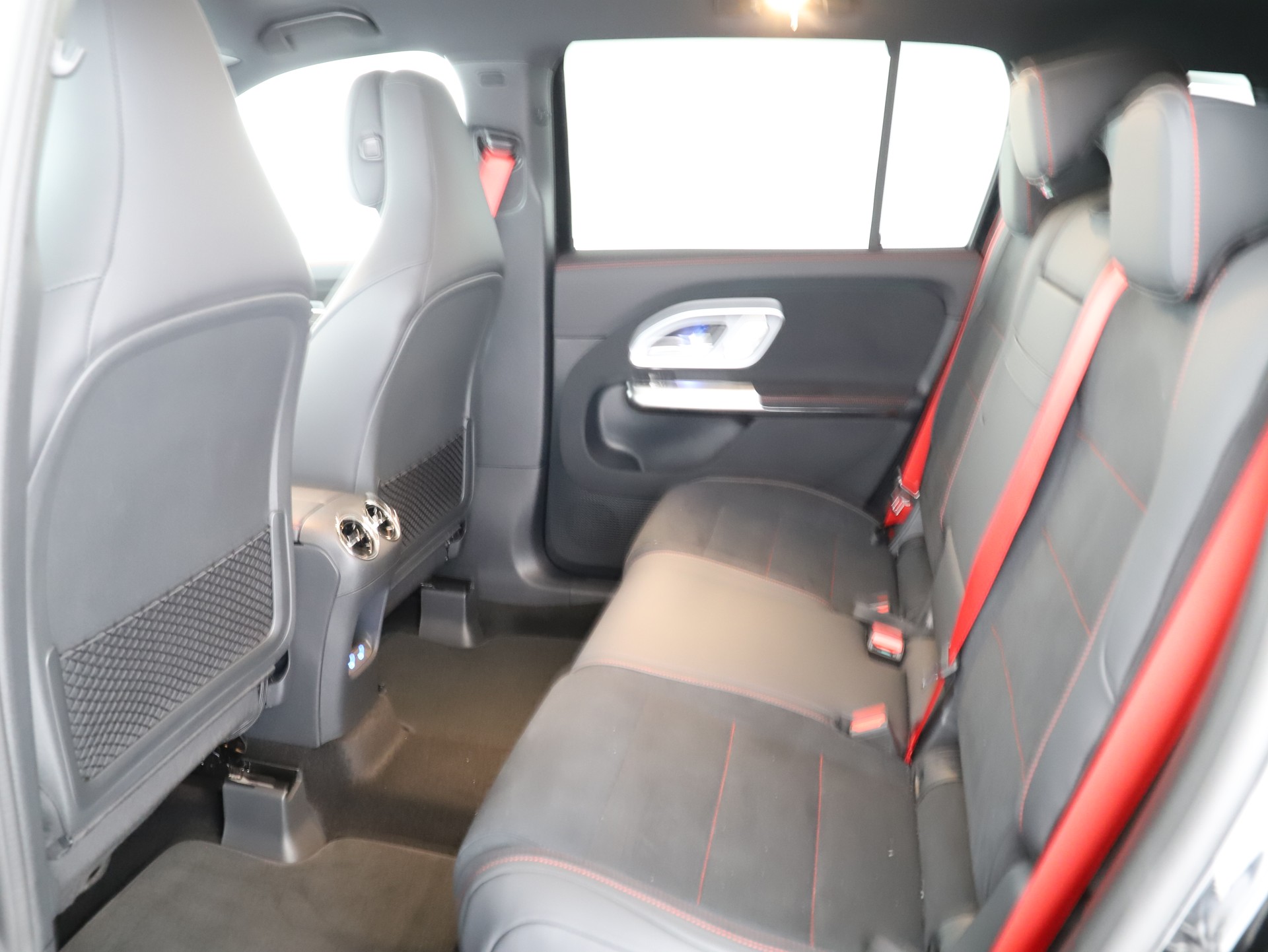 MERCEDES-BENZ GLB 220 4Matic 8G-Tronic-image-9