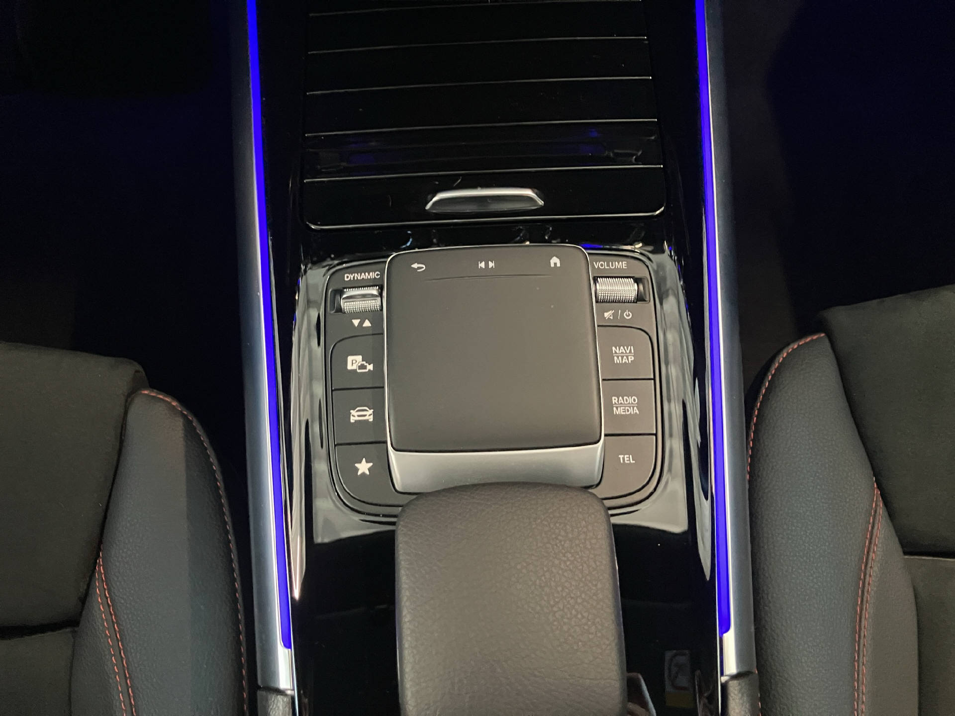 MERCEDES-BENZ GLA 200 AMG Line 4MATIC-image-9