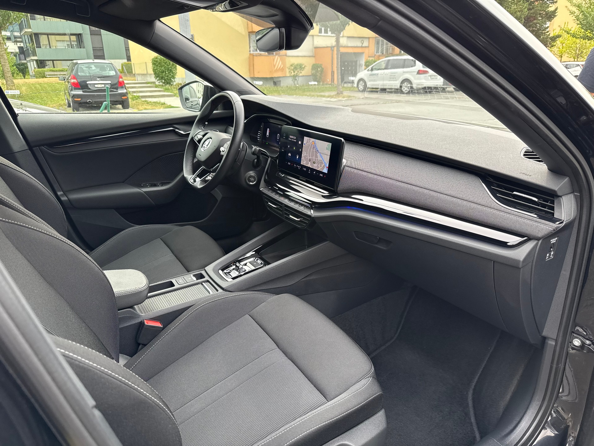 SKODA Octavia Combi 2.0 TSI SportLine 4x4 DSG-image-18
