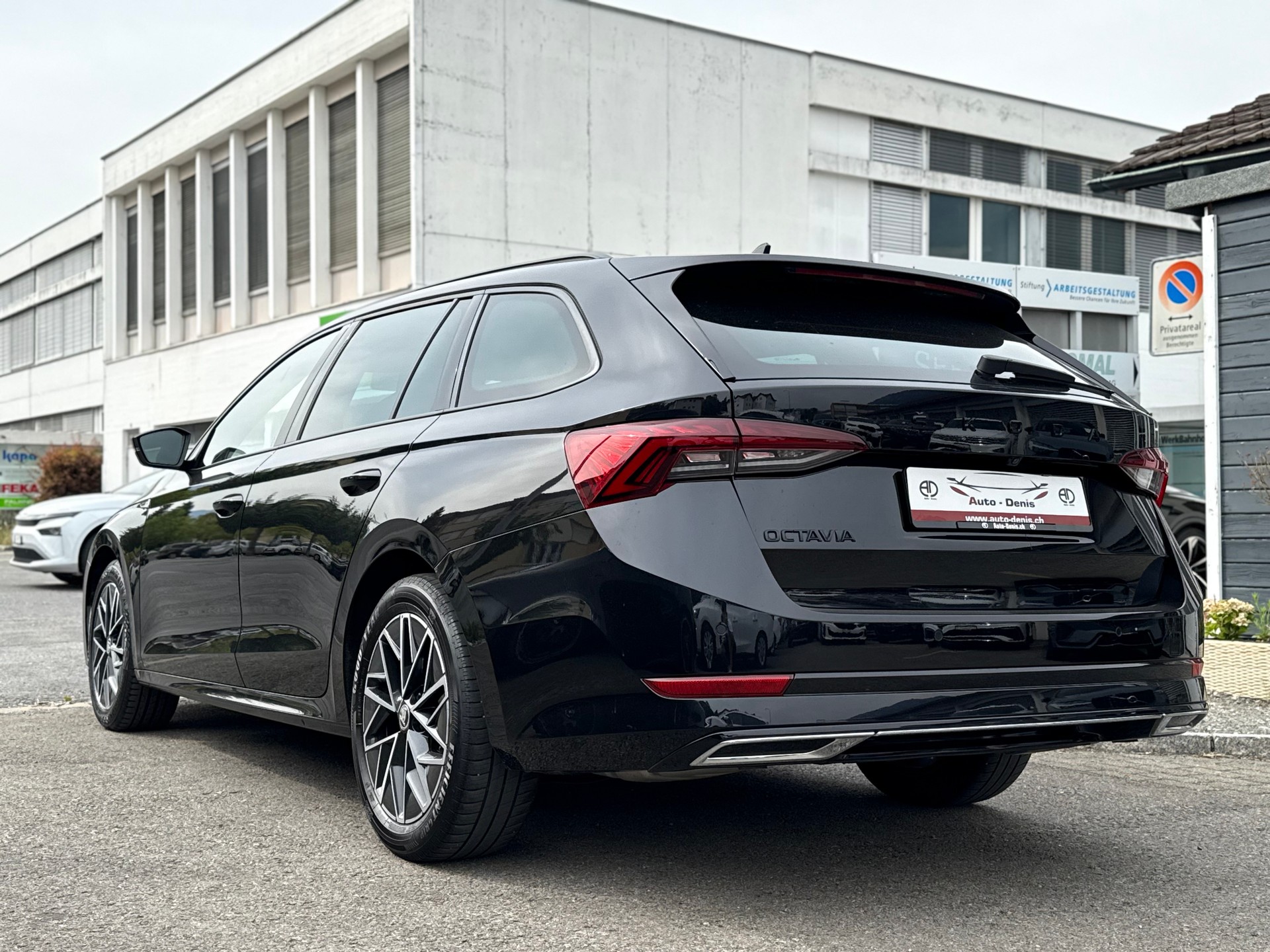 SKODA Octavia Combi 2.0 TSI SportLine 4x4 DSG-image-6