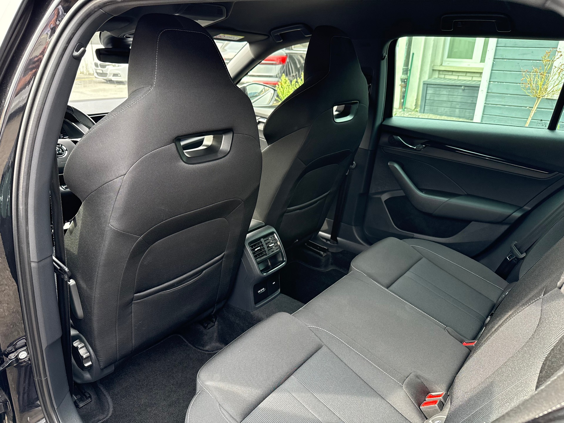 SKODA Octavia Combi 2.0 TSI SportLine 4x4 DSG-image-11