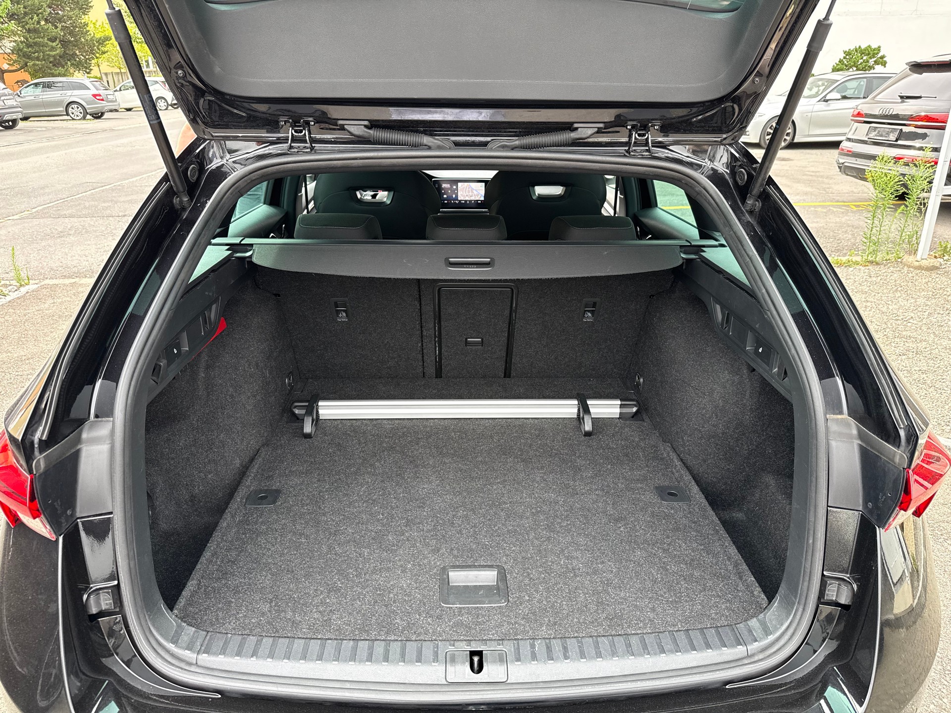 SKODA Octavia Combi 2.0 TSI SportLine 4x4 DSG-image-12