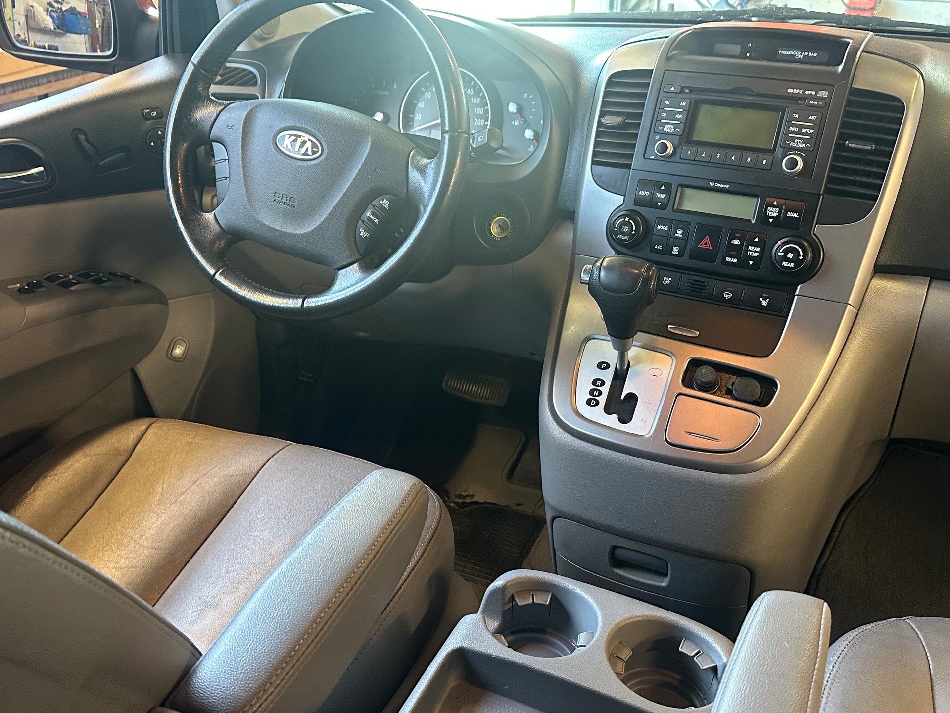 KIA Carnival 2.2 CRDi Style Automatic-image-8
