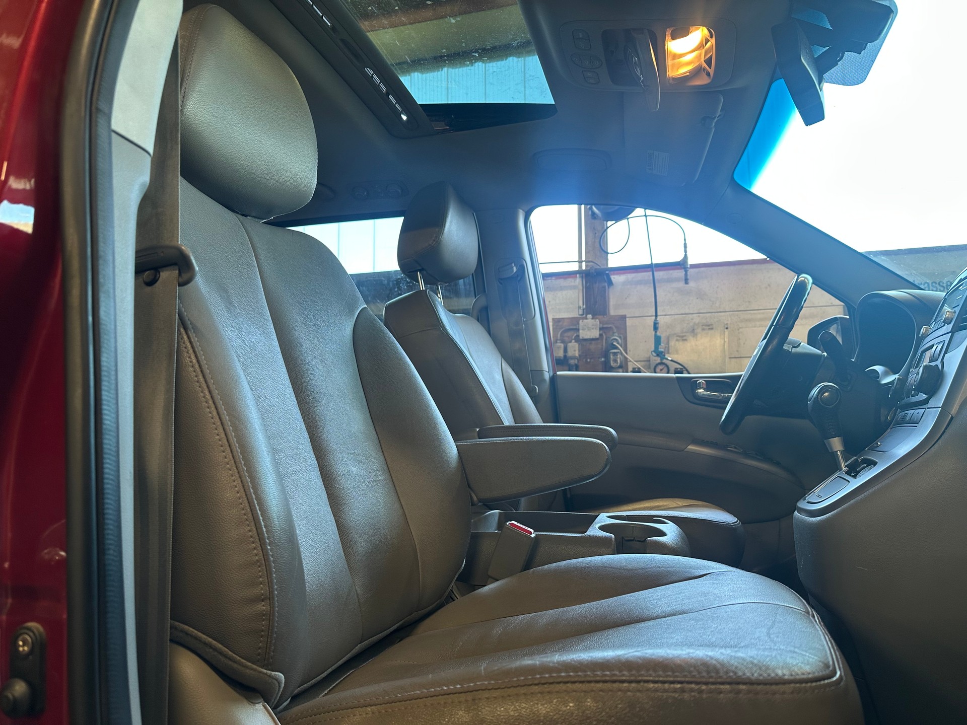 KIA Carnival 2.2 CRDi Style Automatic-image-11