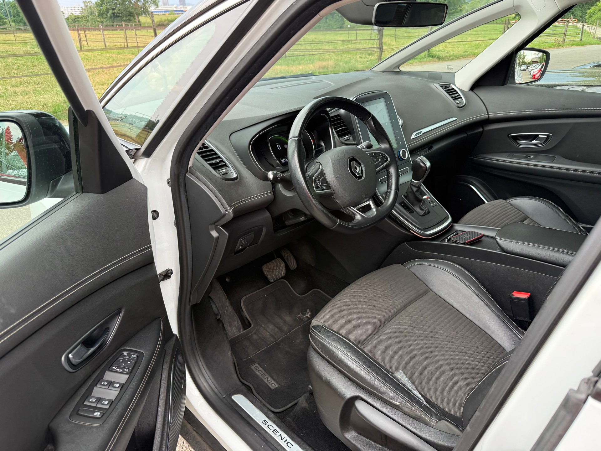 RENAULT Grand Scénic 1.3 16V Turbo Intens EDC-image-11