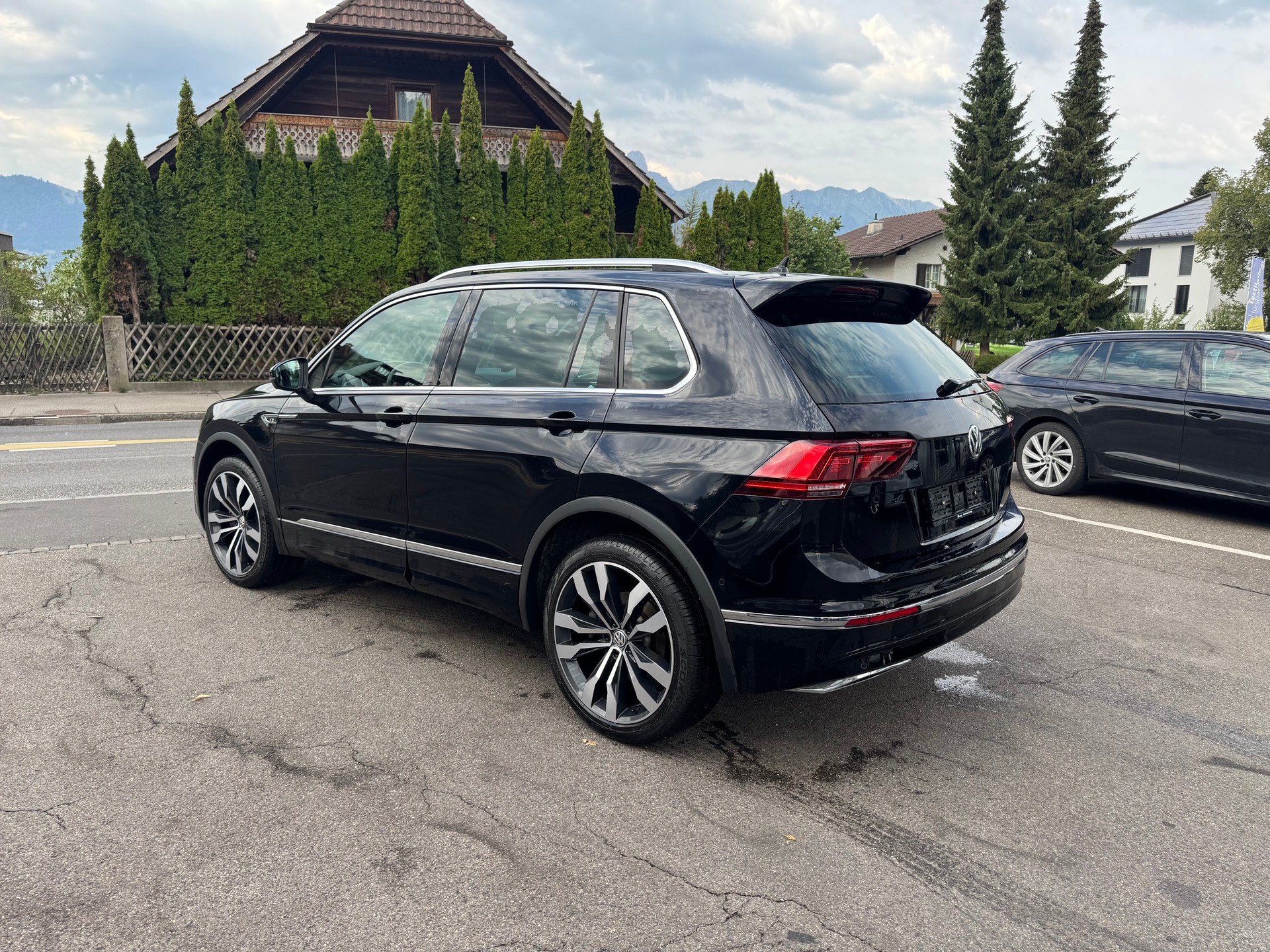 VW Tiguan 2.0 TDI SCR R-Line 4Motion DSG-image-7