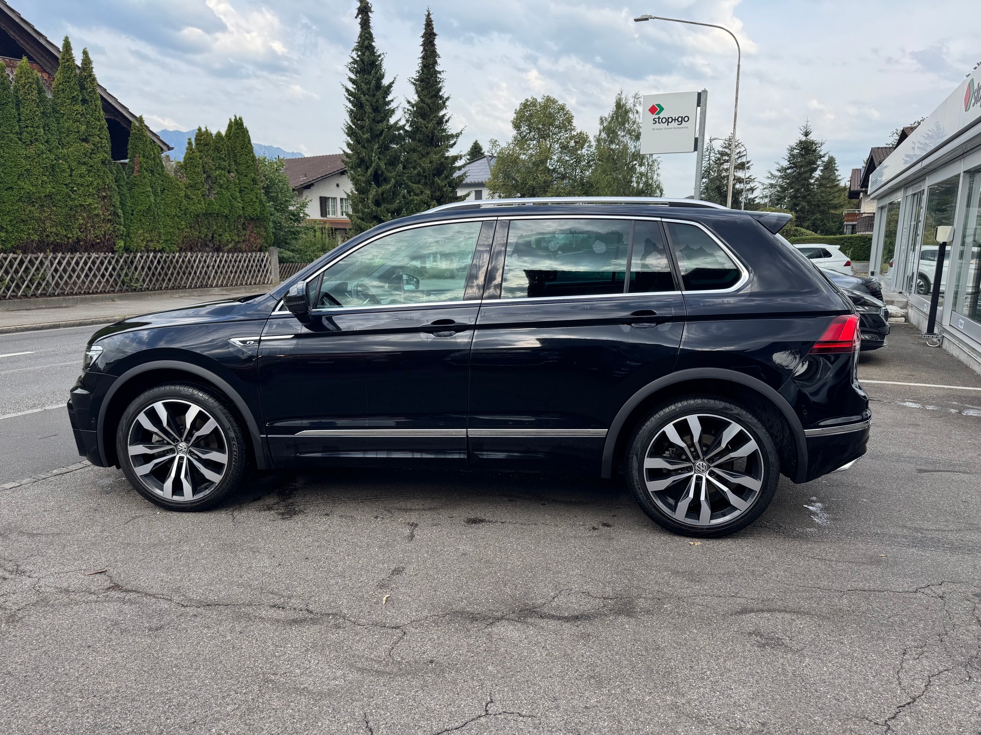 VW Tiguan 2.0 TDI SCR R-Line 4Motion DSG-image-8