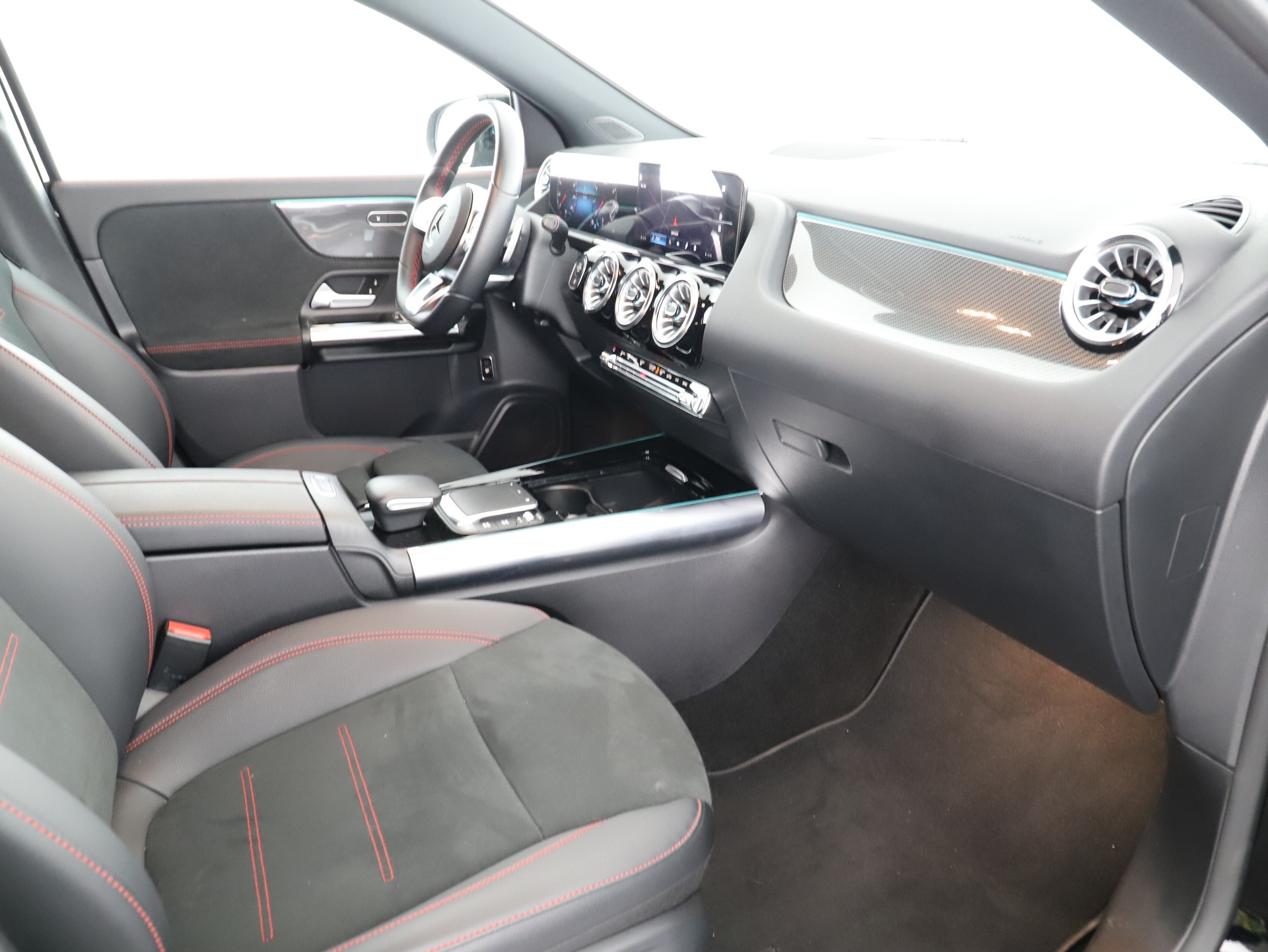 MERCEDES-BENZ GLA 250 AMG Line 4Matic-image-8