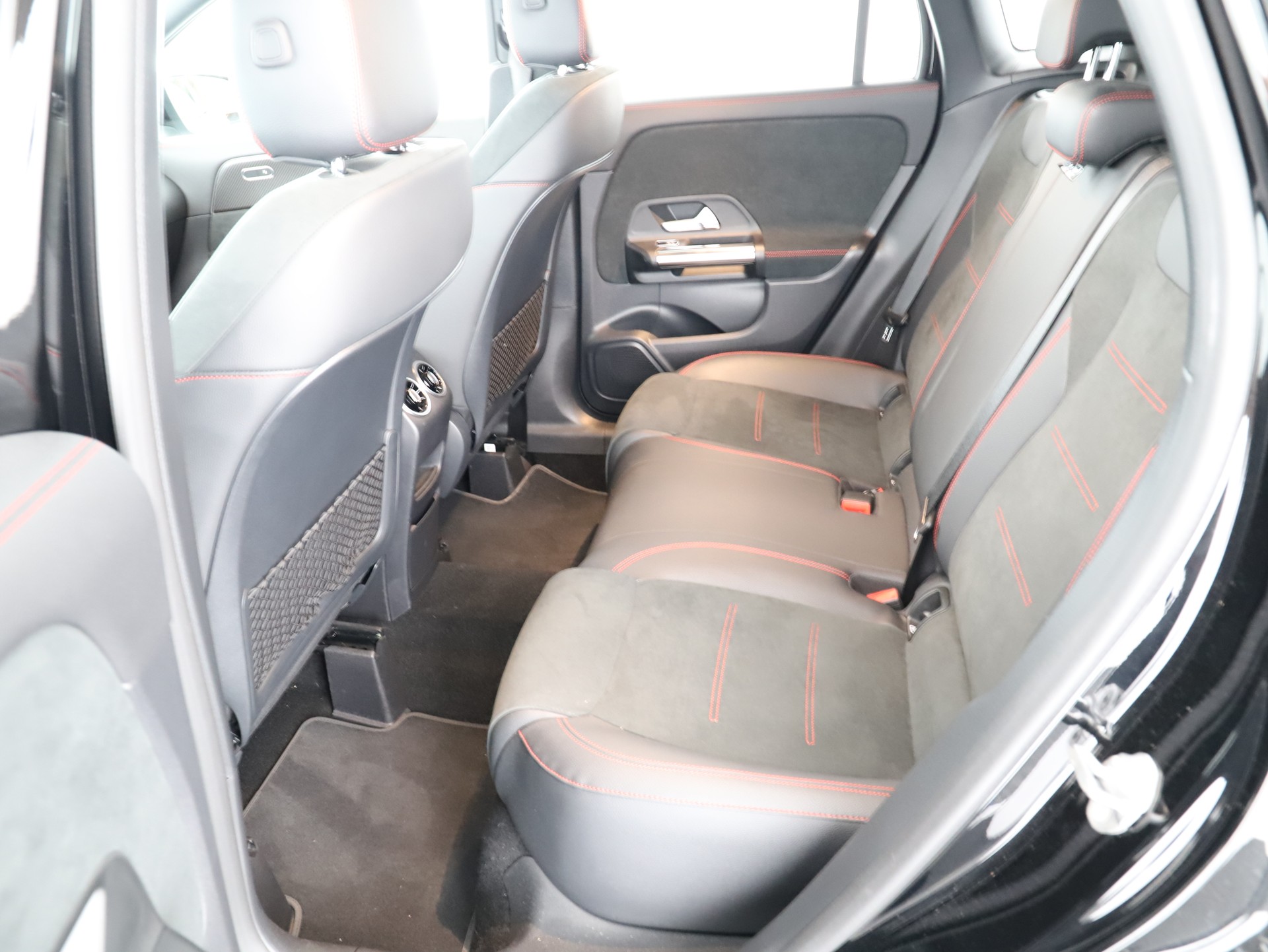 MERCEDES-BENZ GLA 250 AMG Line 4Matic-image-12