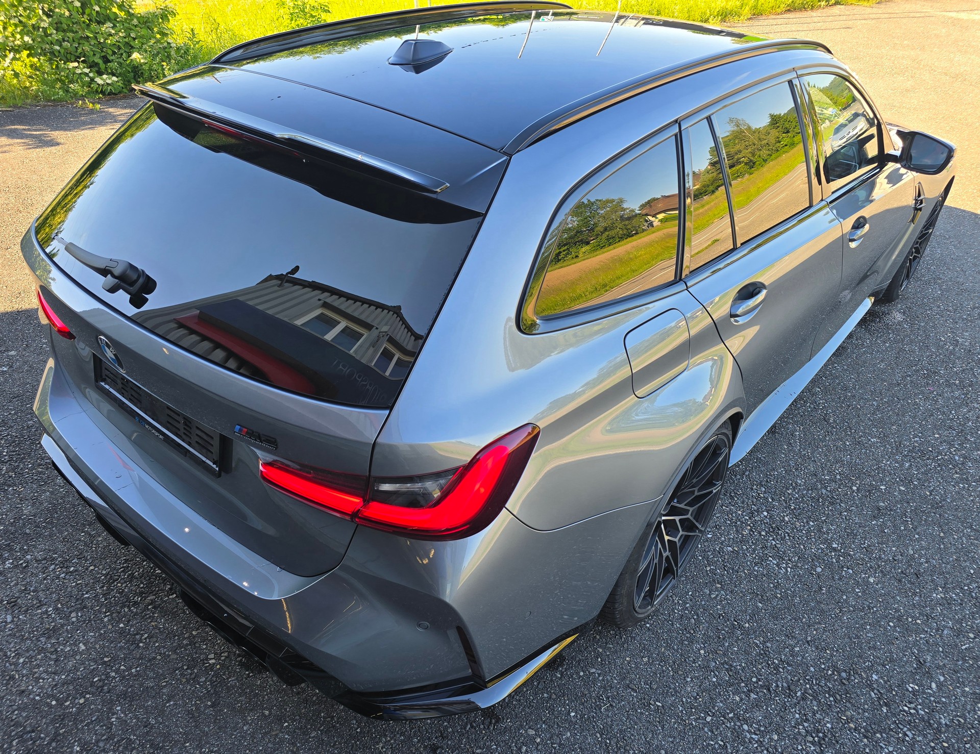 BMW M3 Touring xDrive Competition M INDIVIDUAL-image-10