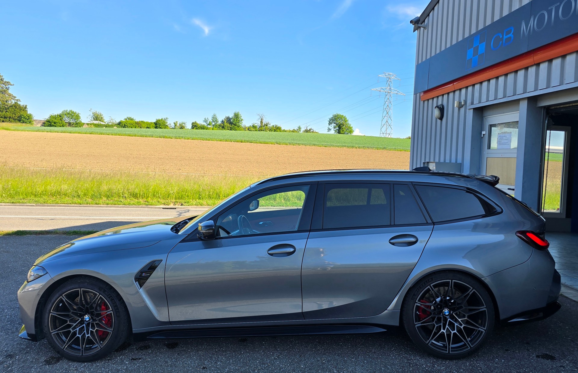 BMW M3 Touring xDrive Competition M INDIVIDUAL-image-5