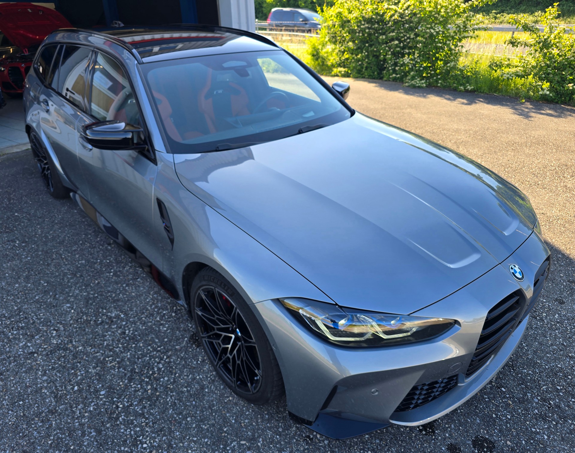 BMW M3 Touring xDrive Competition M INDIVIDUAL-image-3