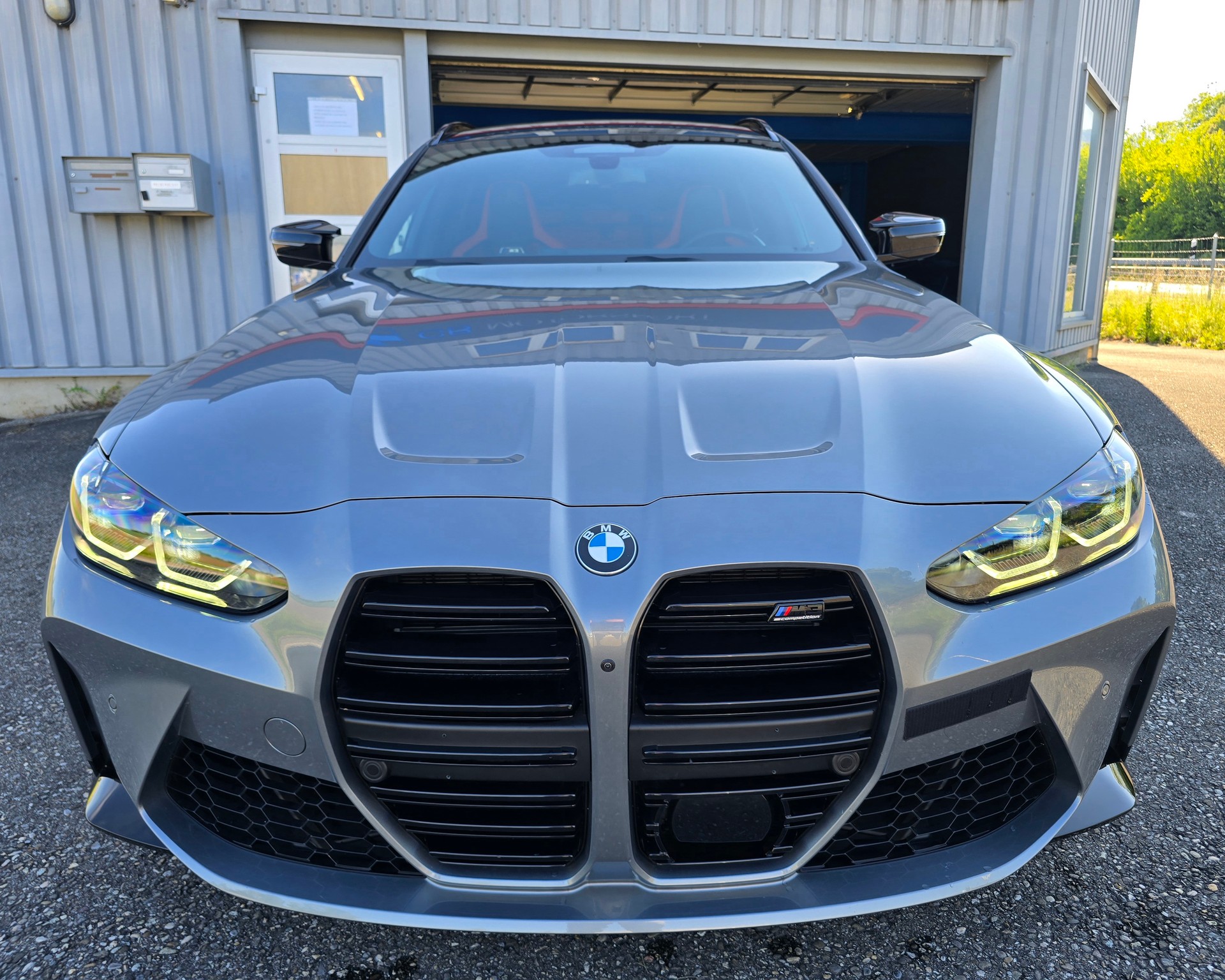 BMW M3 Touring xDrive Competition M INDIVIDUAL-image-2