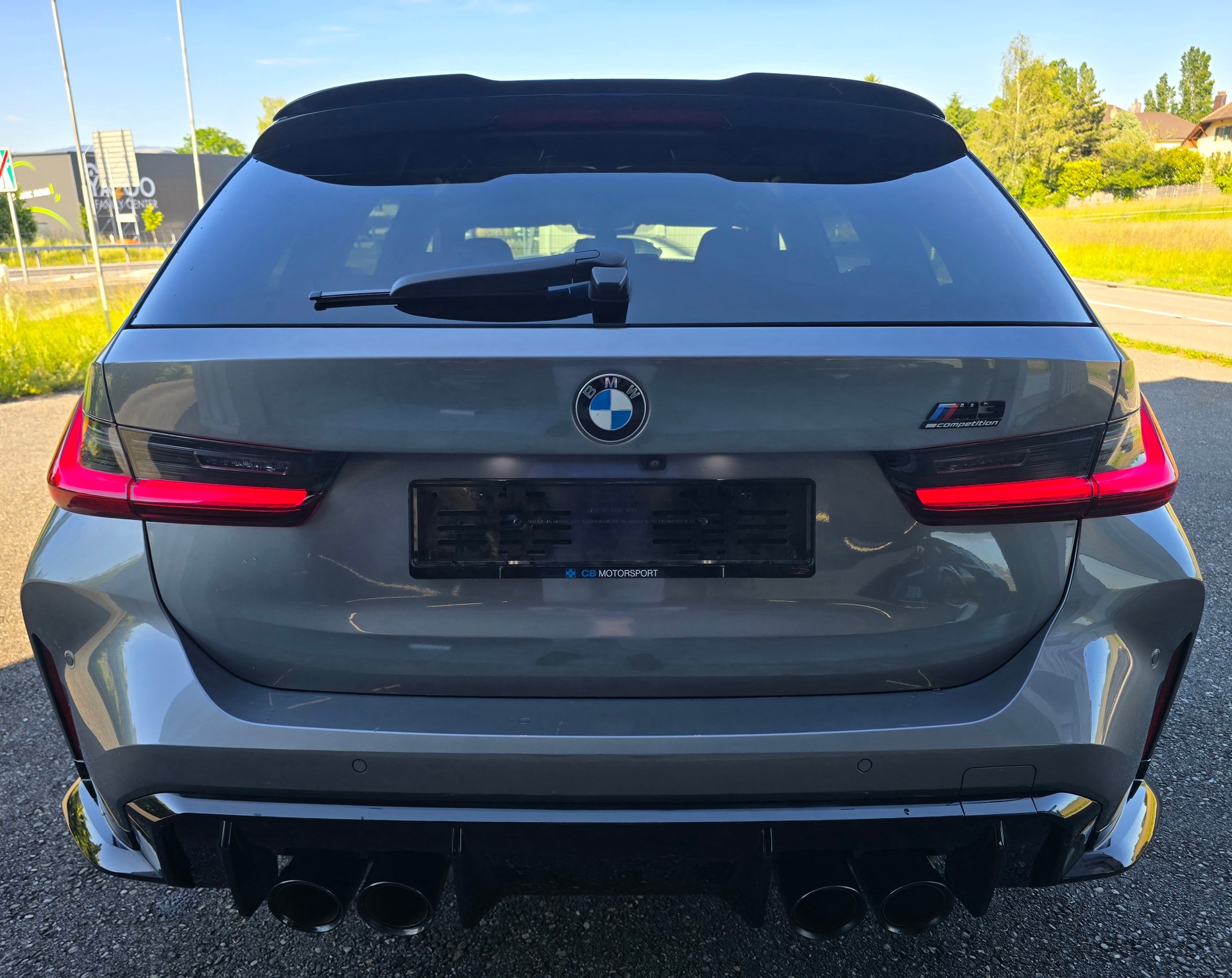 BMW M3 Touring xDrive Competition M INDIVIDUAL-image-8