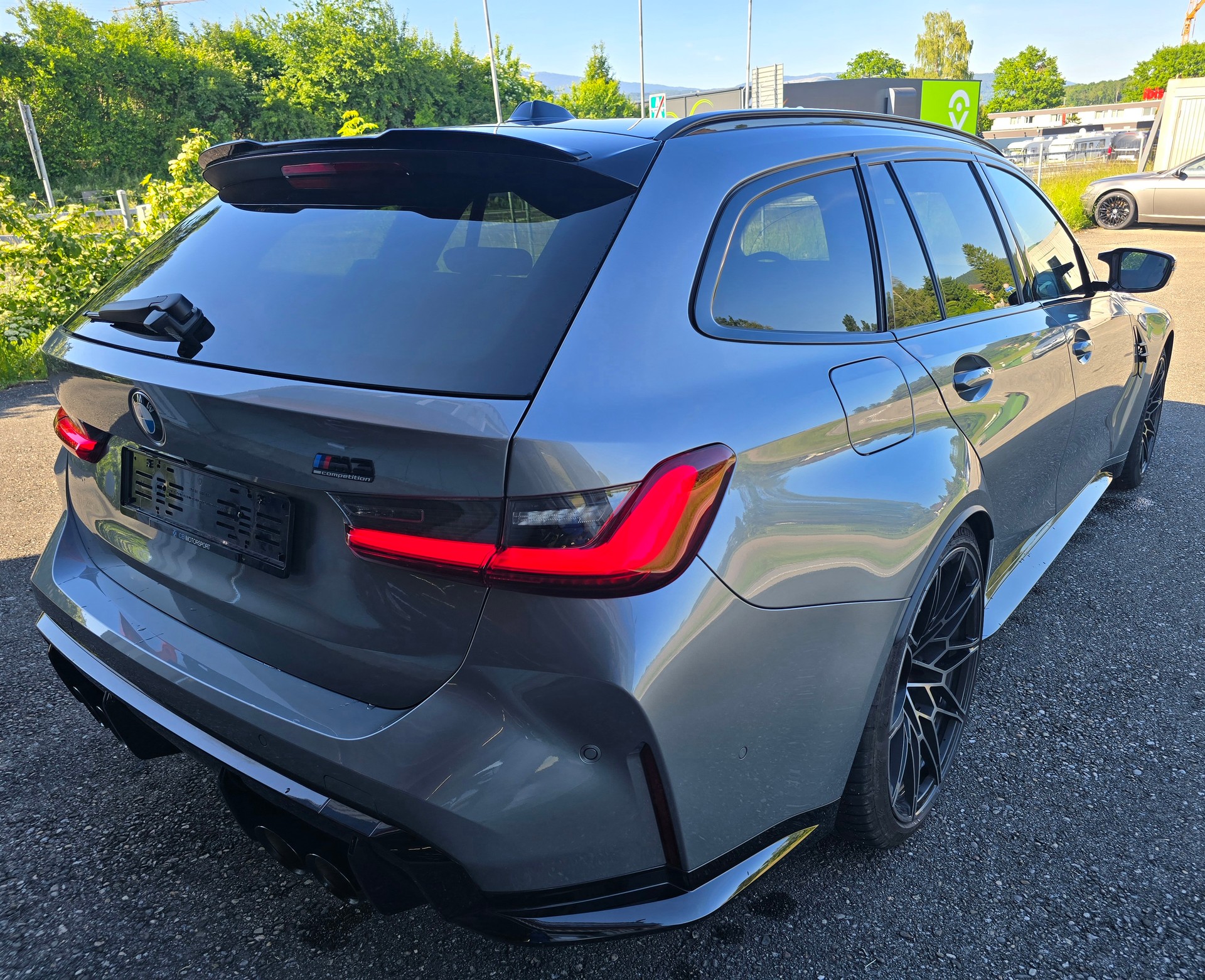 BMW M3 Touring xDrive Competition M INDIVIDUAL-image-9