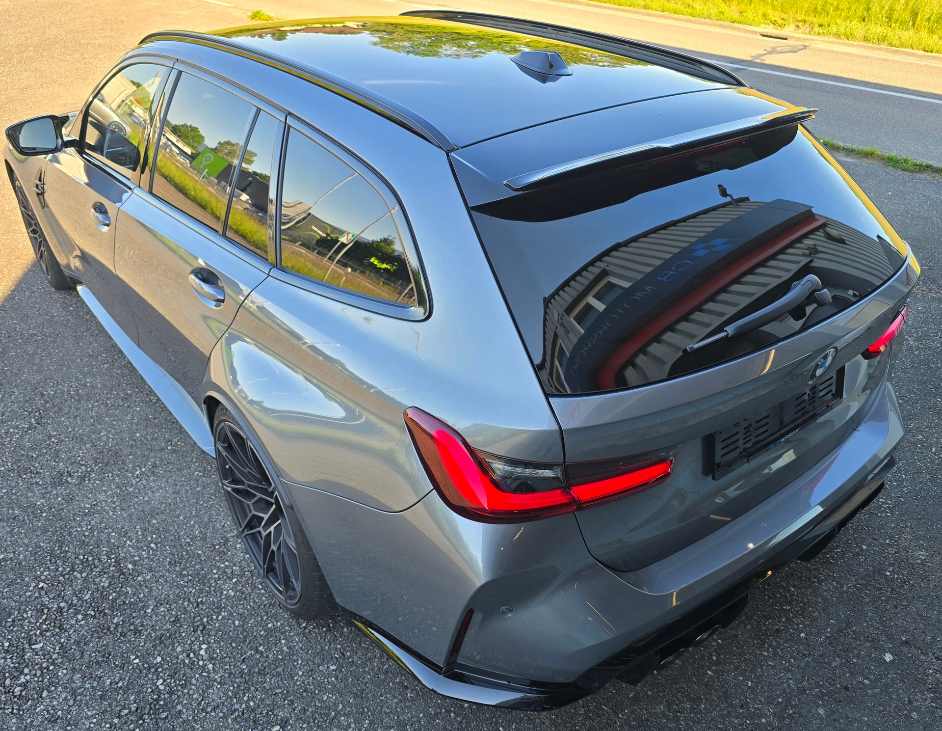 BMW M3 Touring xDrive Competition M INDIVIDUAL-image-7