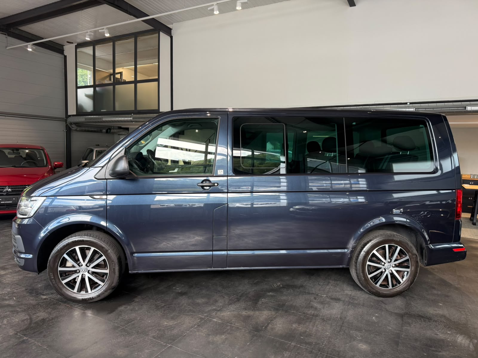 VW T6 Multivan 2.0 TDI Trendline 4Motion DSG-image-1