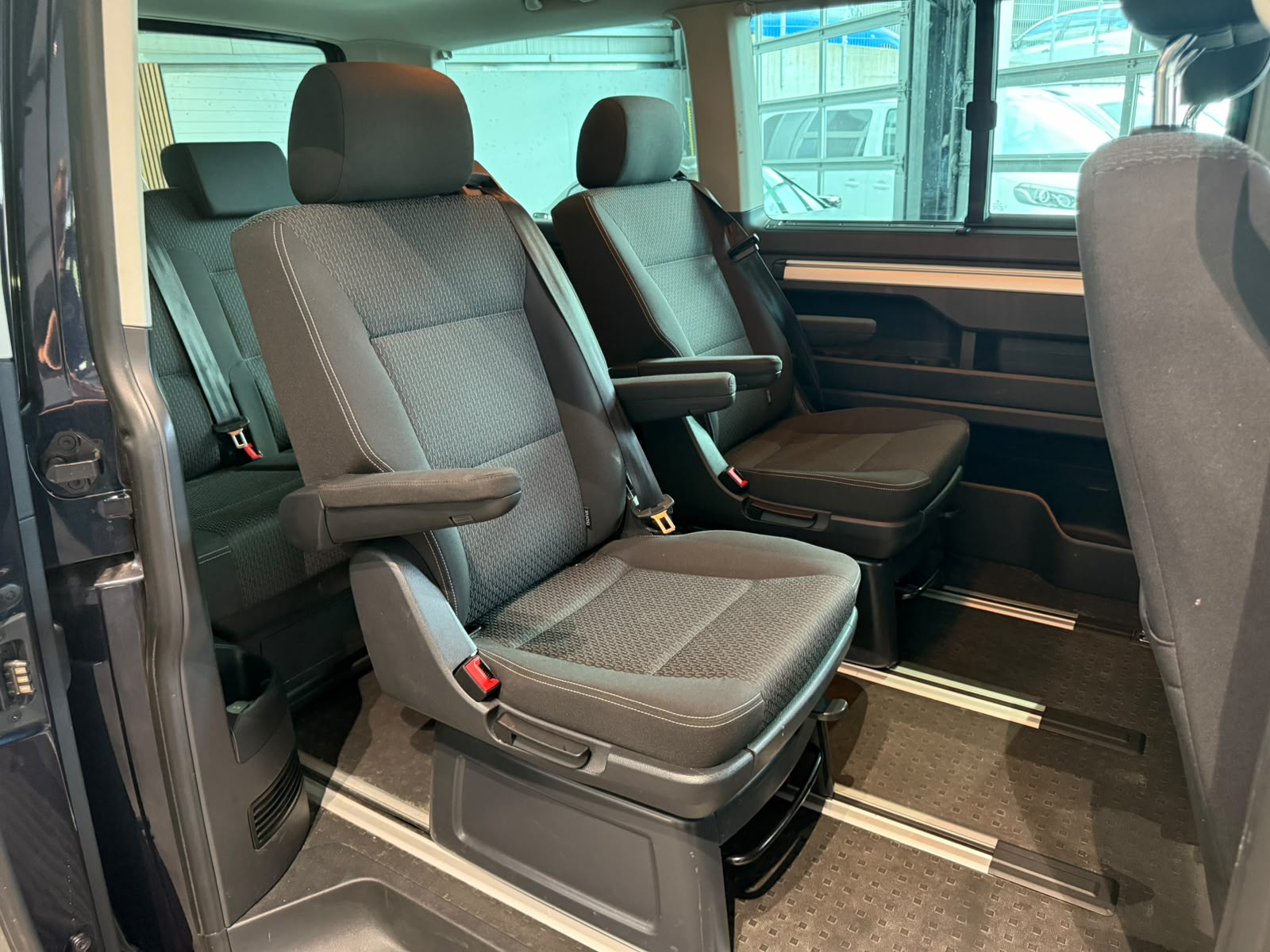 VW T6 Multivan 2.0 TDI Trendline 4Motion DSG-image-10