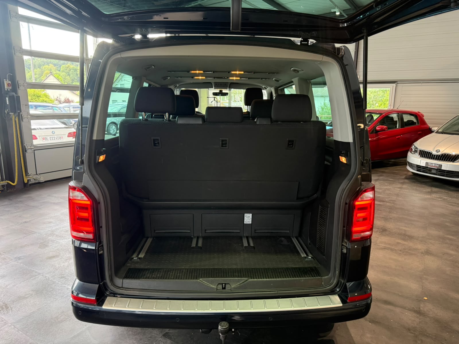 VW T6 Multivan 2.0 TDI Trendline 4Motion DSG-image-4
