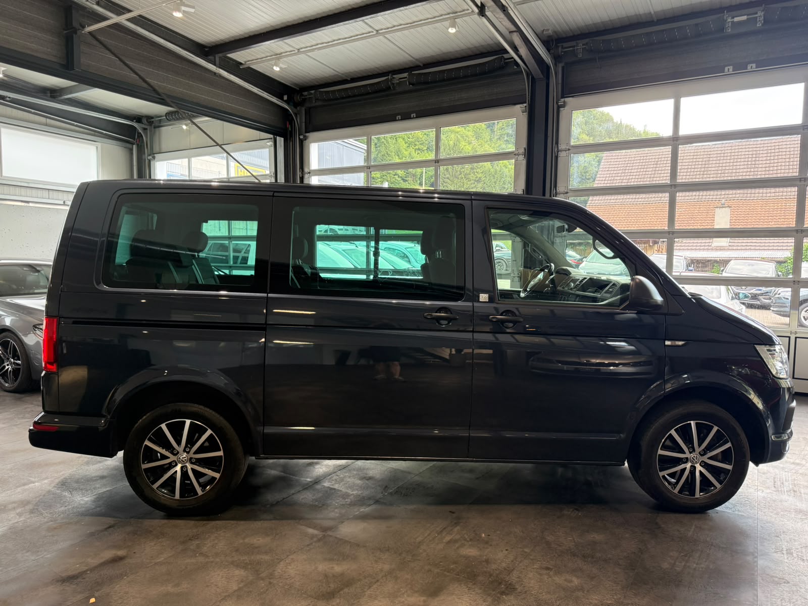 VW T6 Multivan 2.0 TDI Trendline 4Motion DSG-image-6