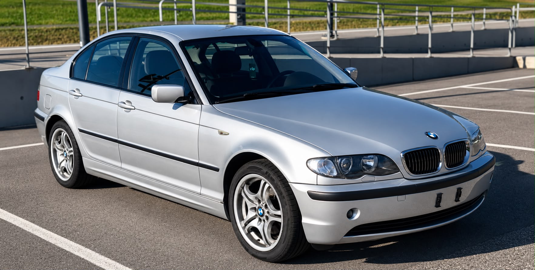 BMW 325i-image-1